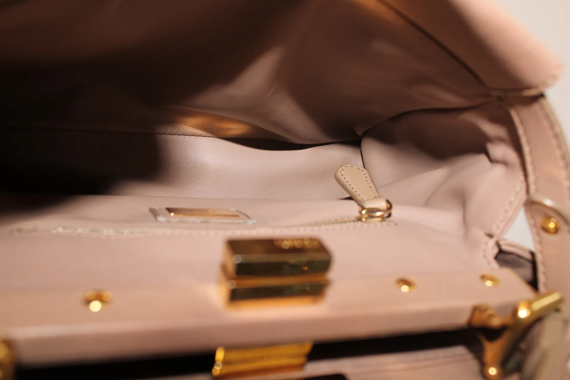 FENDI Peekaboo Mini Sand-Coloured Leather Bag FENDI Peekaboo Mini Sand-Coloured Leather Bag