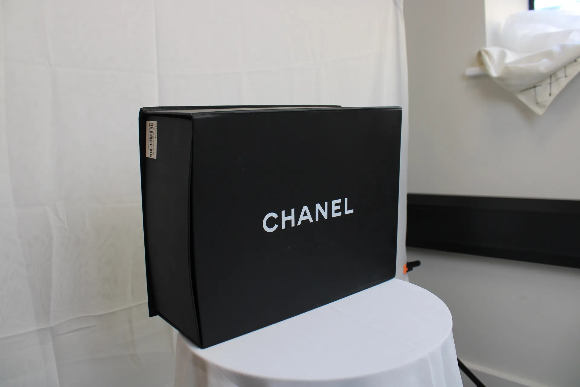 CHANEL Black / Brown Patent Medium Boy Bag CHANEL Black / Brown Patent Medium Boy Bag