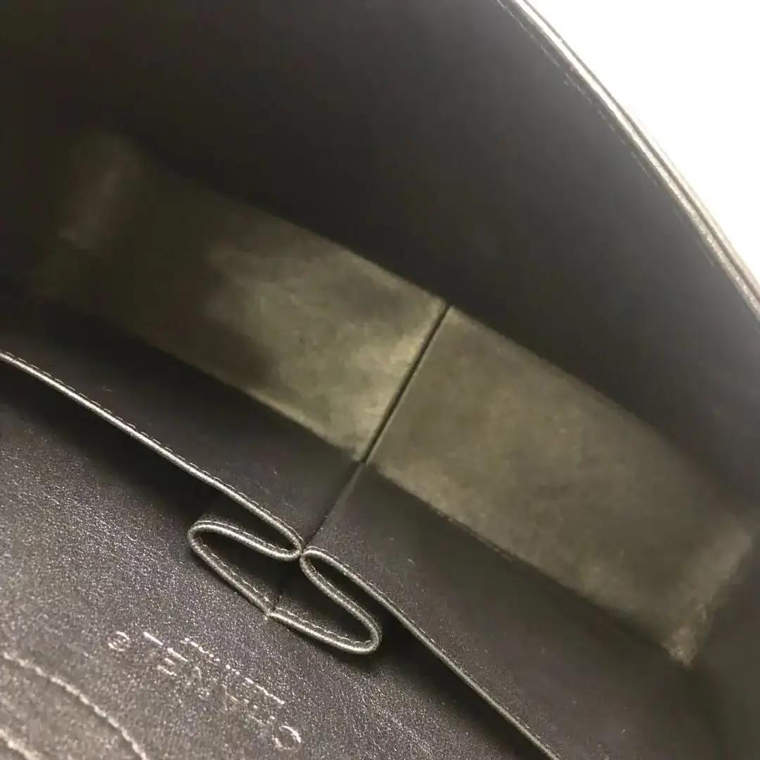 CHANEL Black Jumbo / Large Classic Flap Bag Patent Leather Handbag CHANEL Black Jumbo / Large Classic Flap Bag Patent Leather Handbag