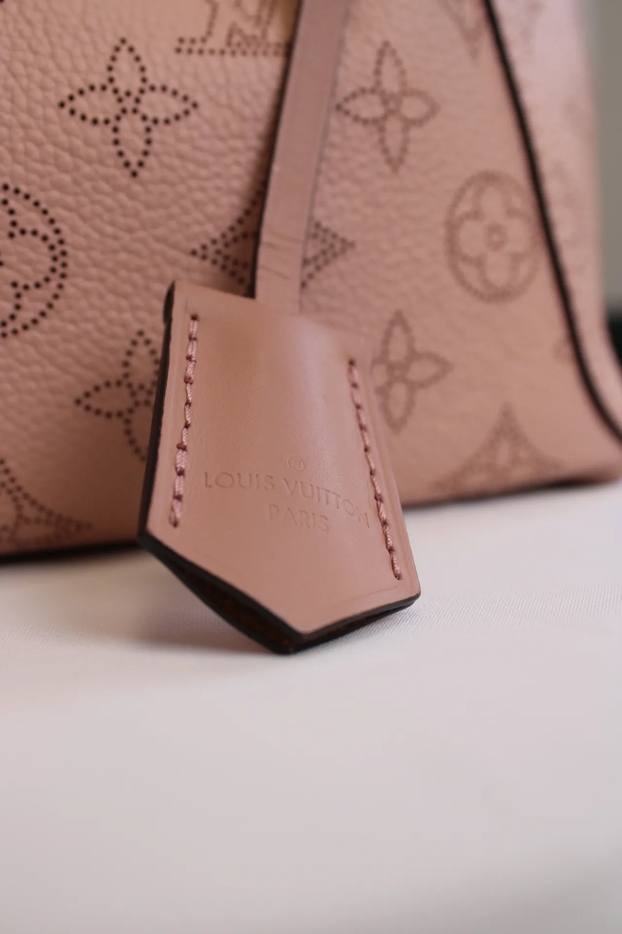 LOUIS VUITTON Hina PM Bag LOUIS VUITTON Hina PM Bag