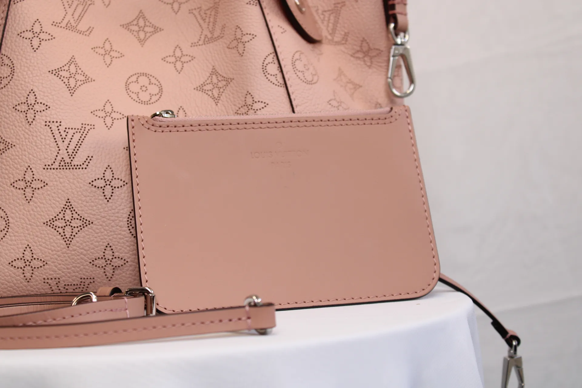 LOUIS VUITTON Hina PM Bag LOUIS VUITTON Hina PM Bag