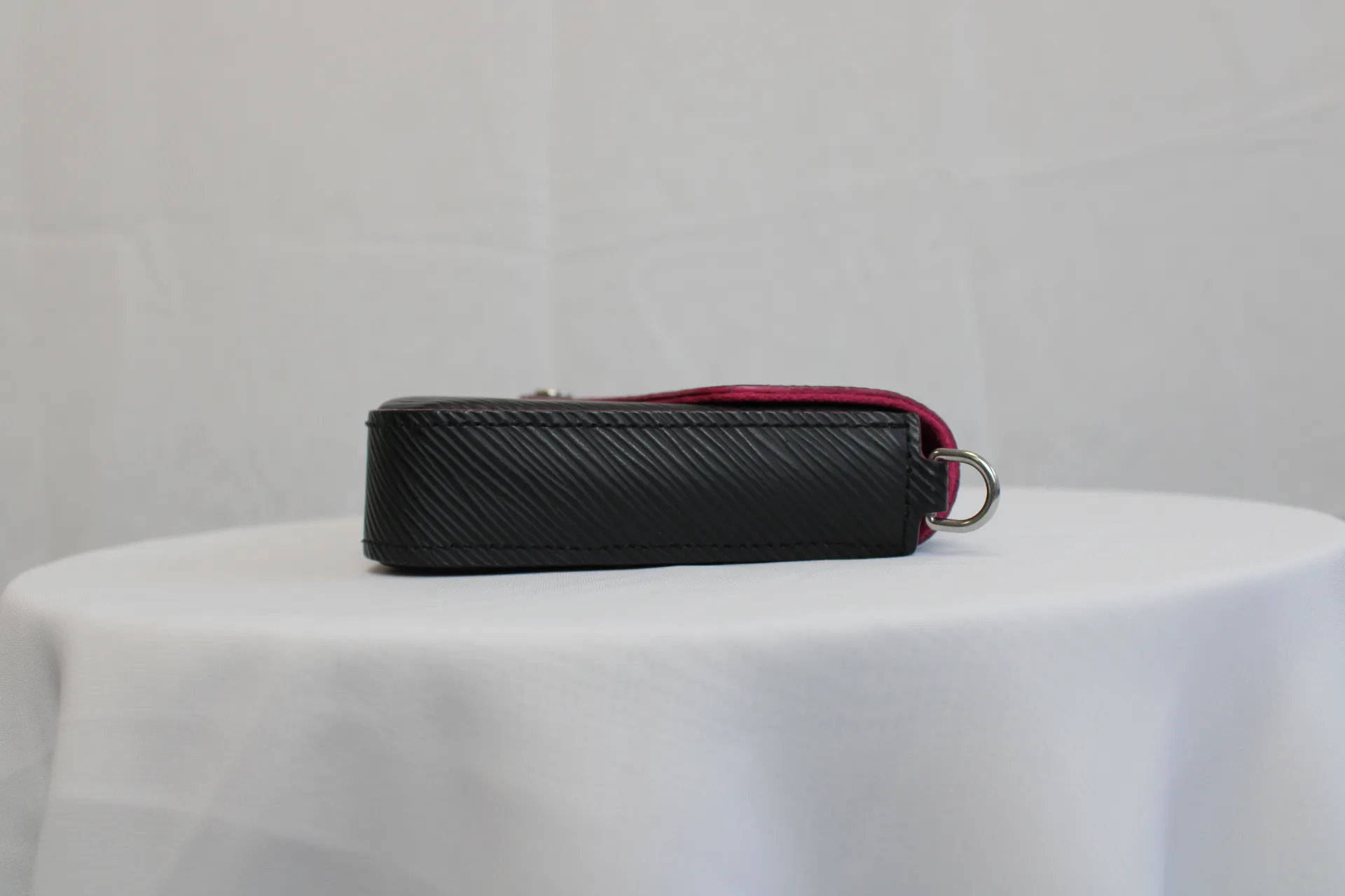 LOUIS VUITTON Epi Monogram Pochette Felicie Black Shoulder Bag LOUIS VUITTON Epi Monogram Pochette Felicie Black Shoulder Bag