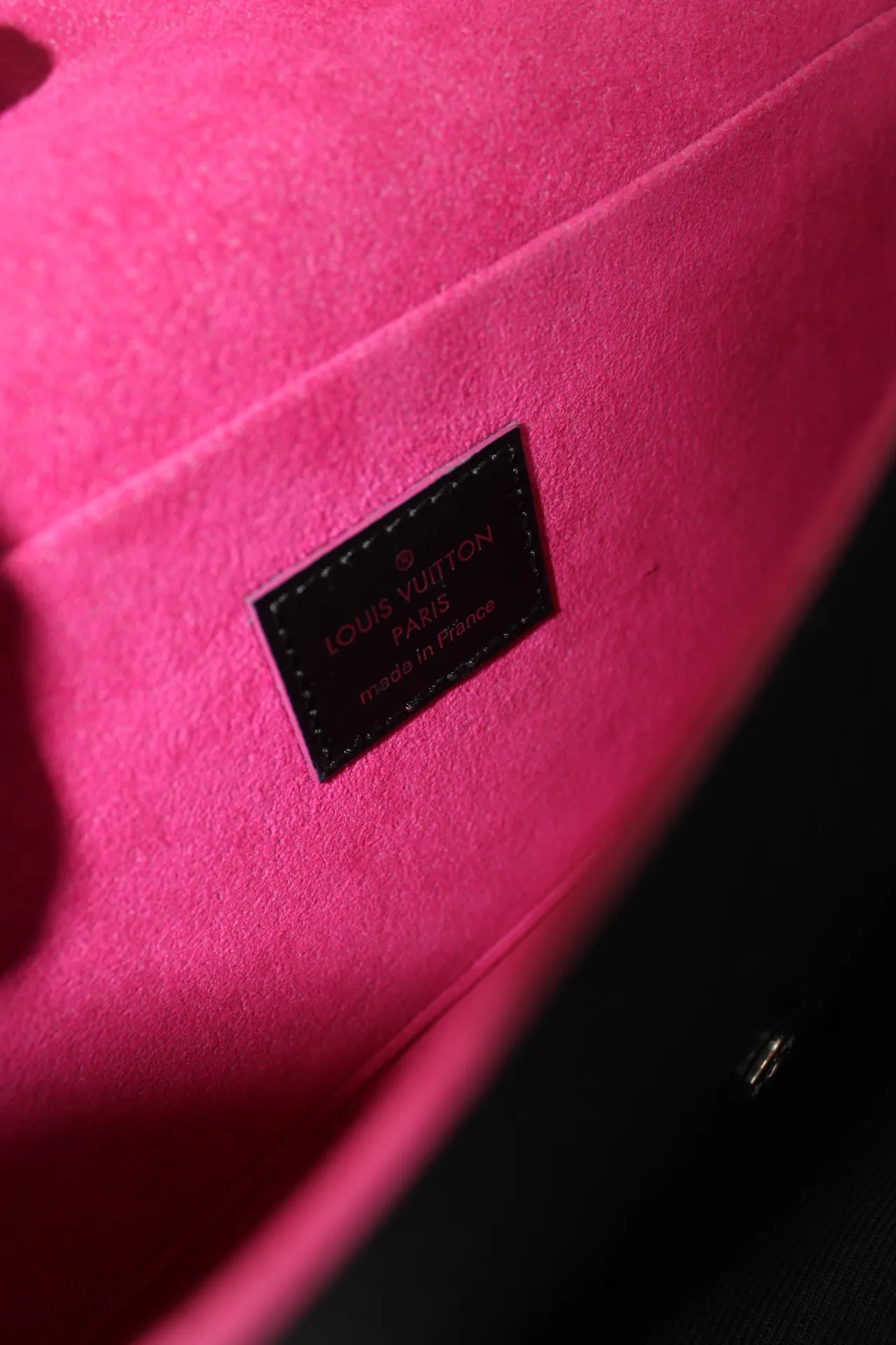 LOUIS VUITTON Epi Monogram Pochette Felicie Black Shoulder Bag LOUIS VUITTON Epi Monogram Pochette Felicie Black Shoulder Bag