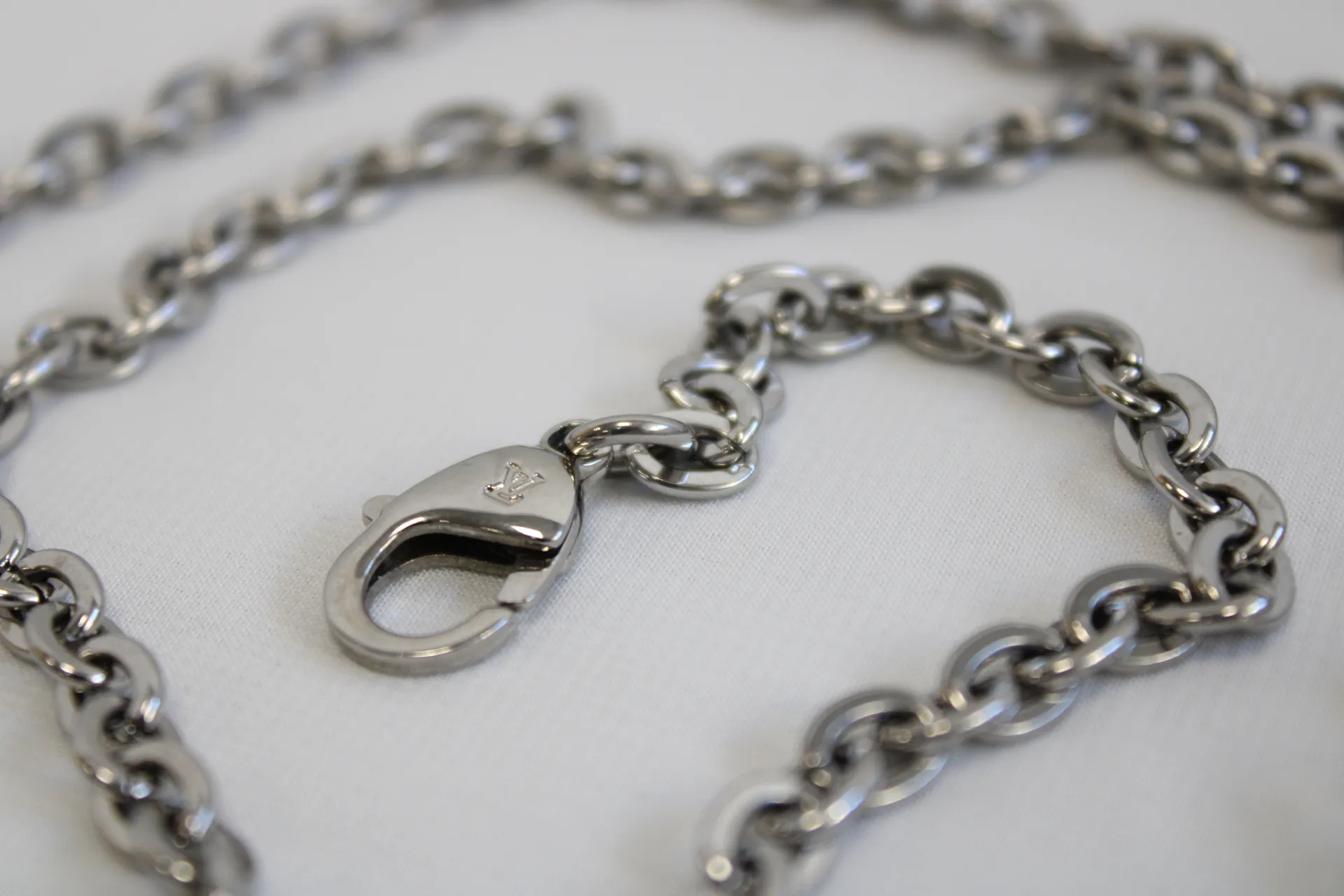 LOUIS VUITTON Epi Monogram Pochette Felicie Black Shoulder Bag LOUIS VUITTON Epi Monogram Pochette Felicie Black Shoulder Bag