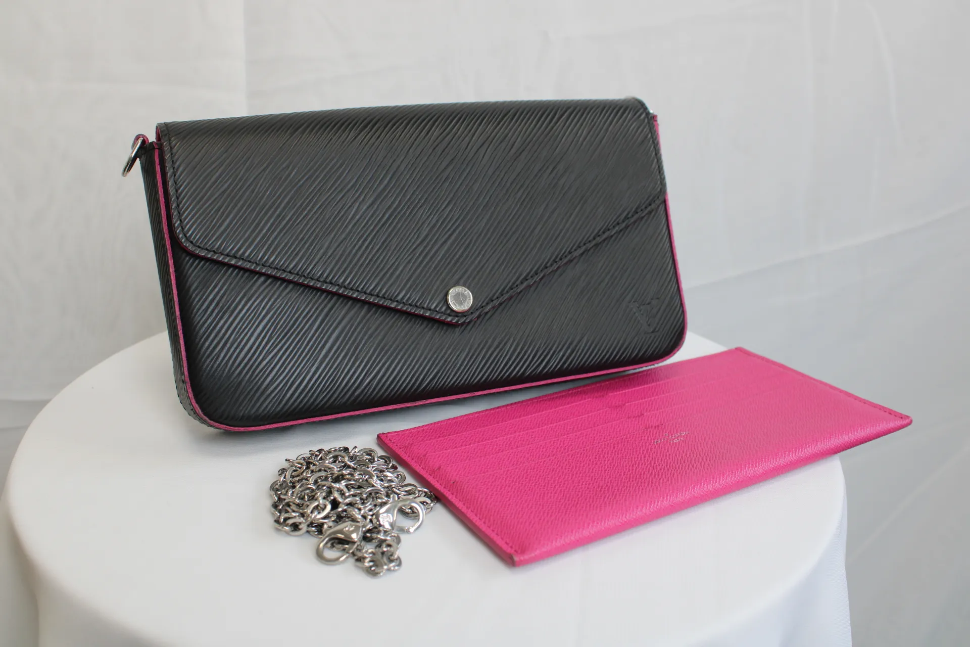 LOUIS VUITTON Epi Monogram Pochette Felicie Black Shoulder Bag LOUIS VUITTON Epi Monogram Pochette Felicie Black Shoulder Bag