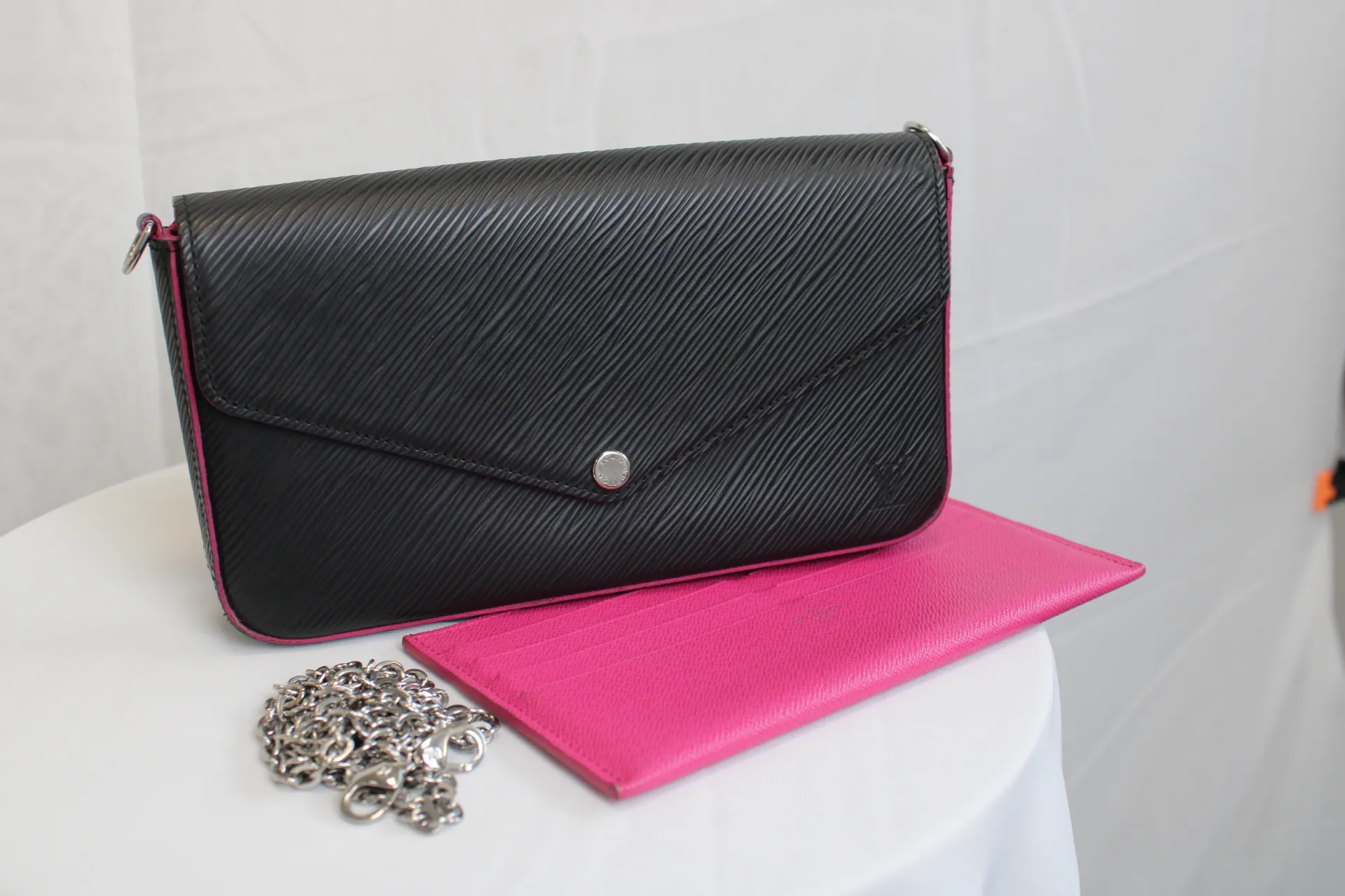 LOUIS VUITTON Epi Monogram Pochette Felicie Black Shoulder Bag LOUIS VUITTON Epi Monogram Pochette Felicie Black Shoulder Bag