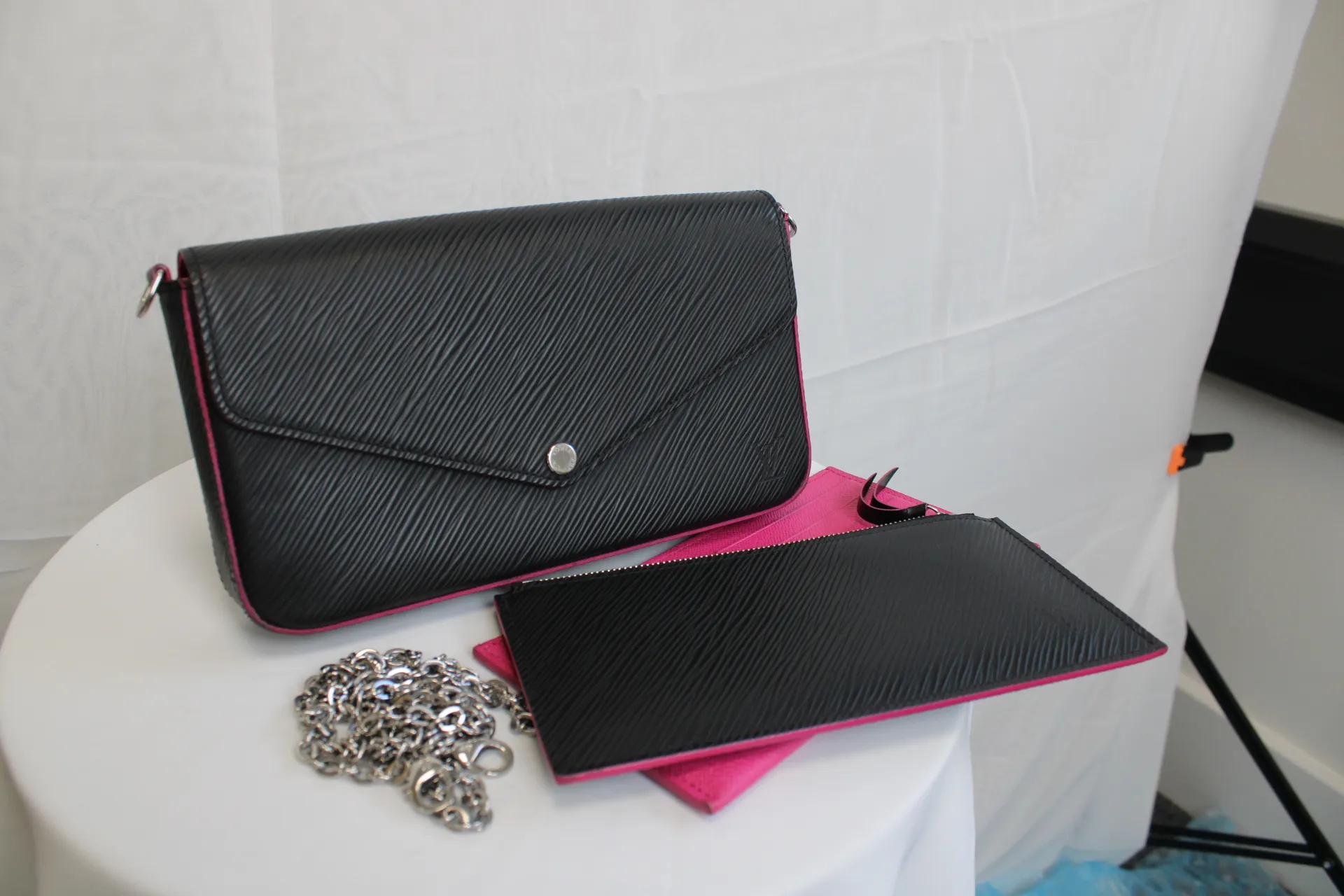 LOUIS VUITTON Epi Monogram Pochette Felicie Black Shoulder Bag LOUIS VUITTON Epi Monogram Pochette Felicie Black Shoulder Bag