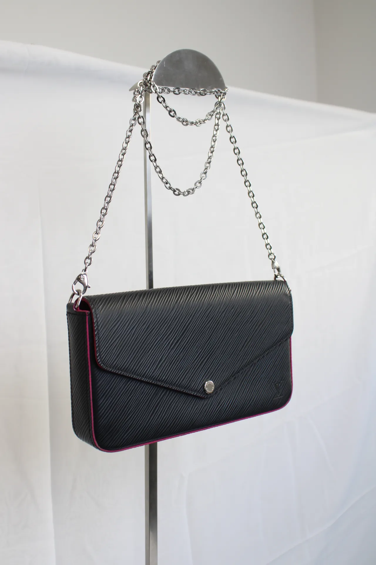 LOUIS VUITTON Epi Monogram Pochette Felicie Black Shoulder Bag LOUIS VUITTON Epi Monogram Pochette Felicie Black Shoulder Bag