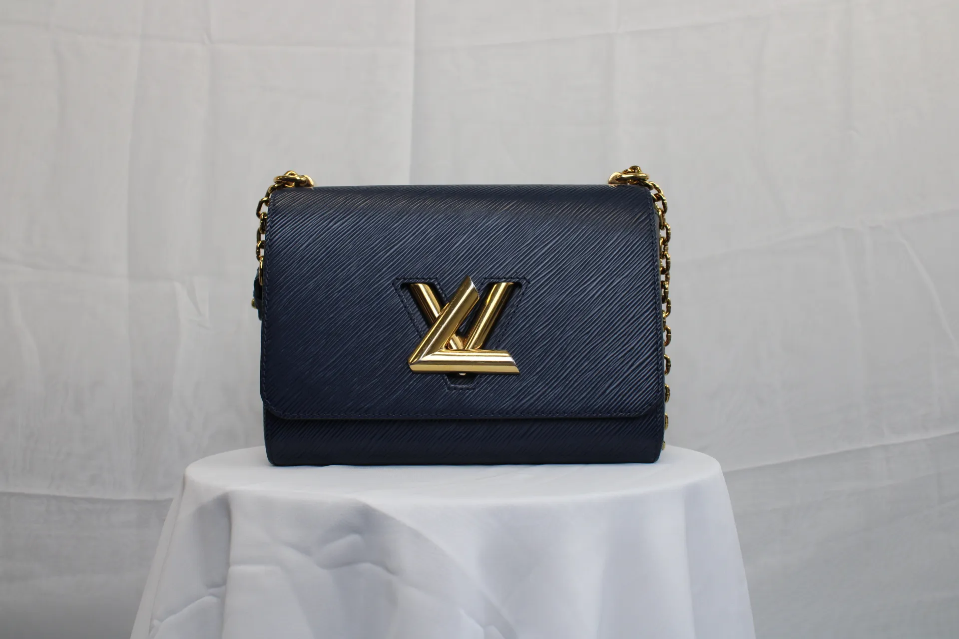 Louis Vuitton Twist MM Chain Bag Louis Vuitton Twist MM Chain Bag