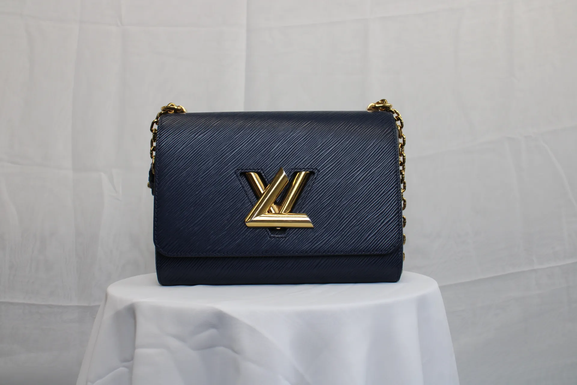 Louis Vuitton Twist MM Chain Bag Louis Vuitton Twist MM Chain Bag