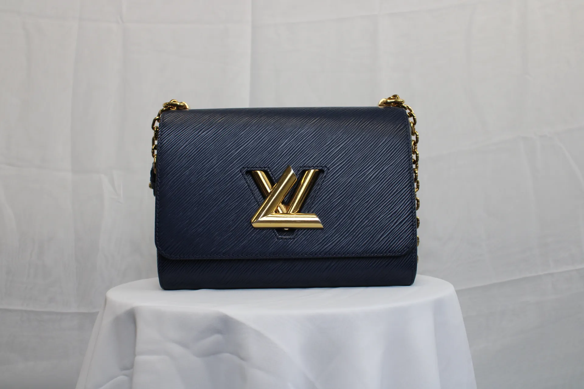Louis Vuitton Twist MM Chain Bag Louis Vuitton Twist MM Chain Bag