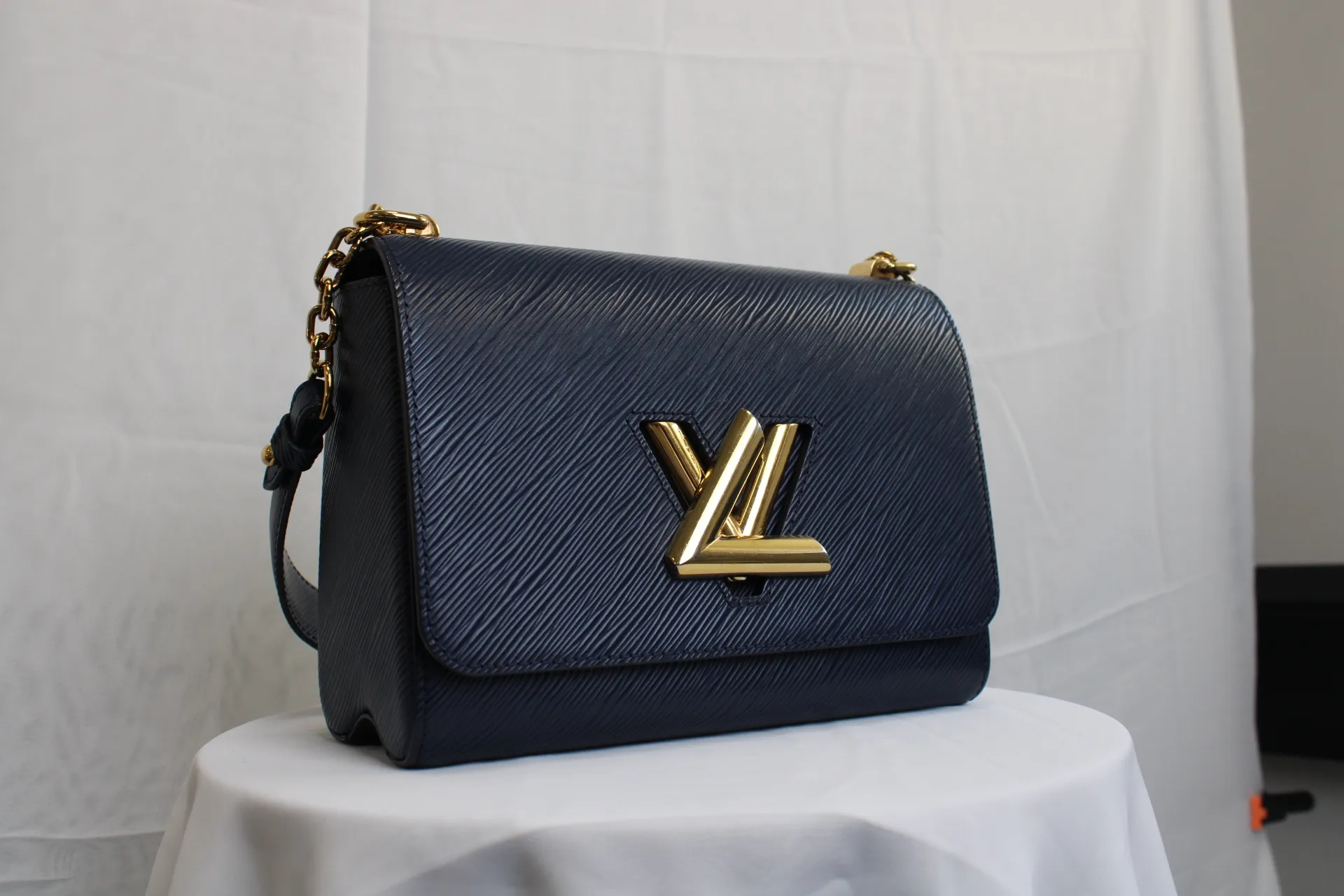 Louis Vuitton Twist MM Chain Bag Louis Vuitton Twist MM Chain Bag