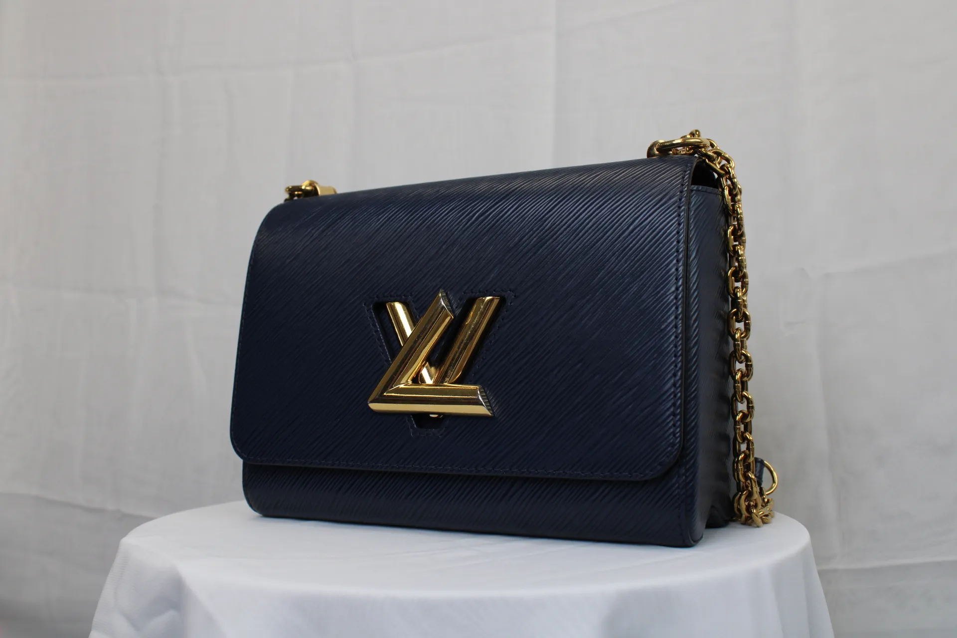 Louis Vuitton Twist MM Chain Bag Louis Vuitton Twist MM Chain Bag