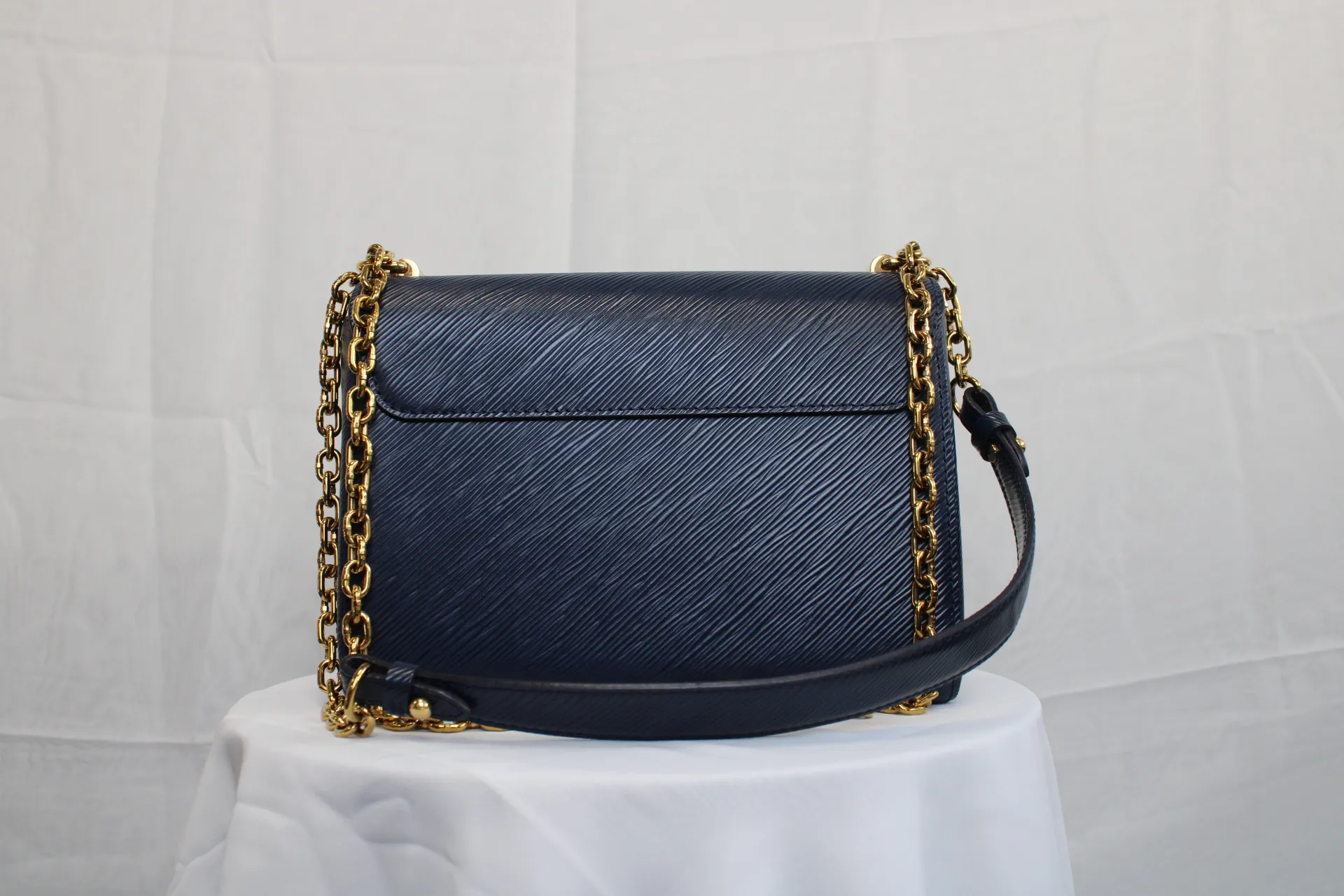 Louis Vuitton Twist MM Chain Bag Louis Vuitton Twist MM Chain Bag