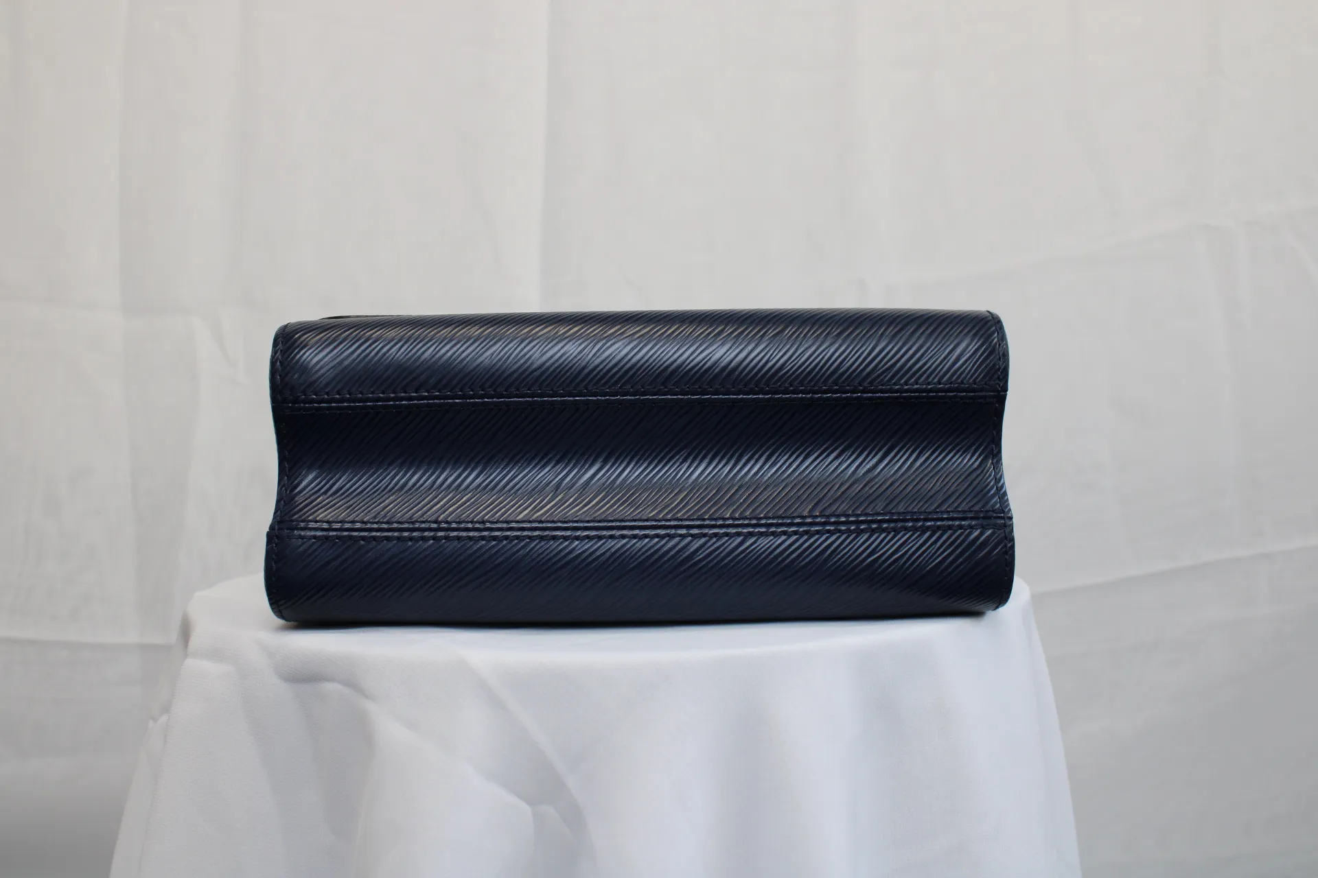 Louis Vuitton Twist MM Chain Bag Louis Vuitton Twist MM Chain Bag