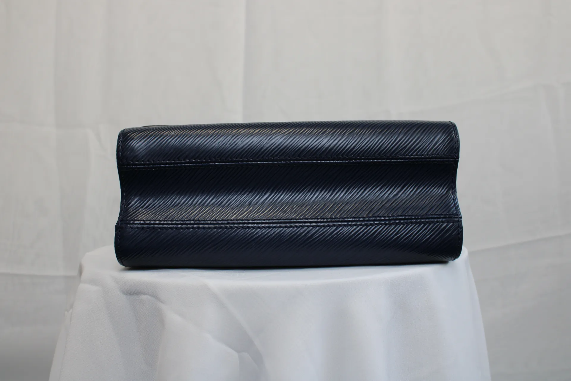 Louis Vuitton Twist MM Chain Bag Louis Vuitton Twist MM Chain Bag