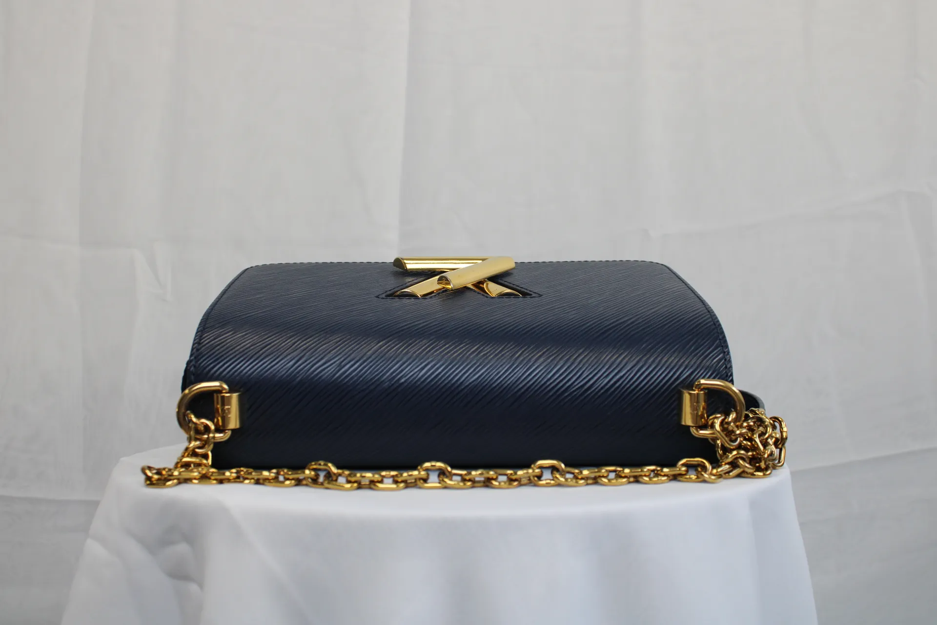 Louis Vuitton Twist MM Chain Bag Louis Vuitton Twist MM Chain Bag