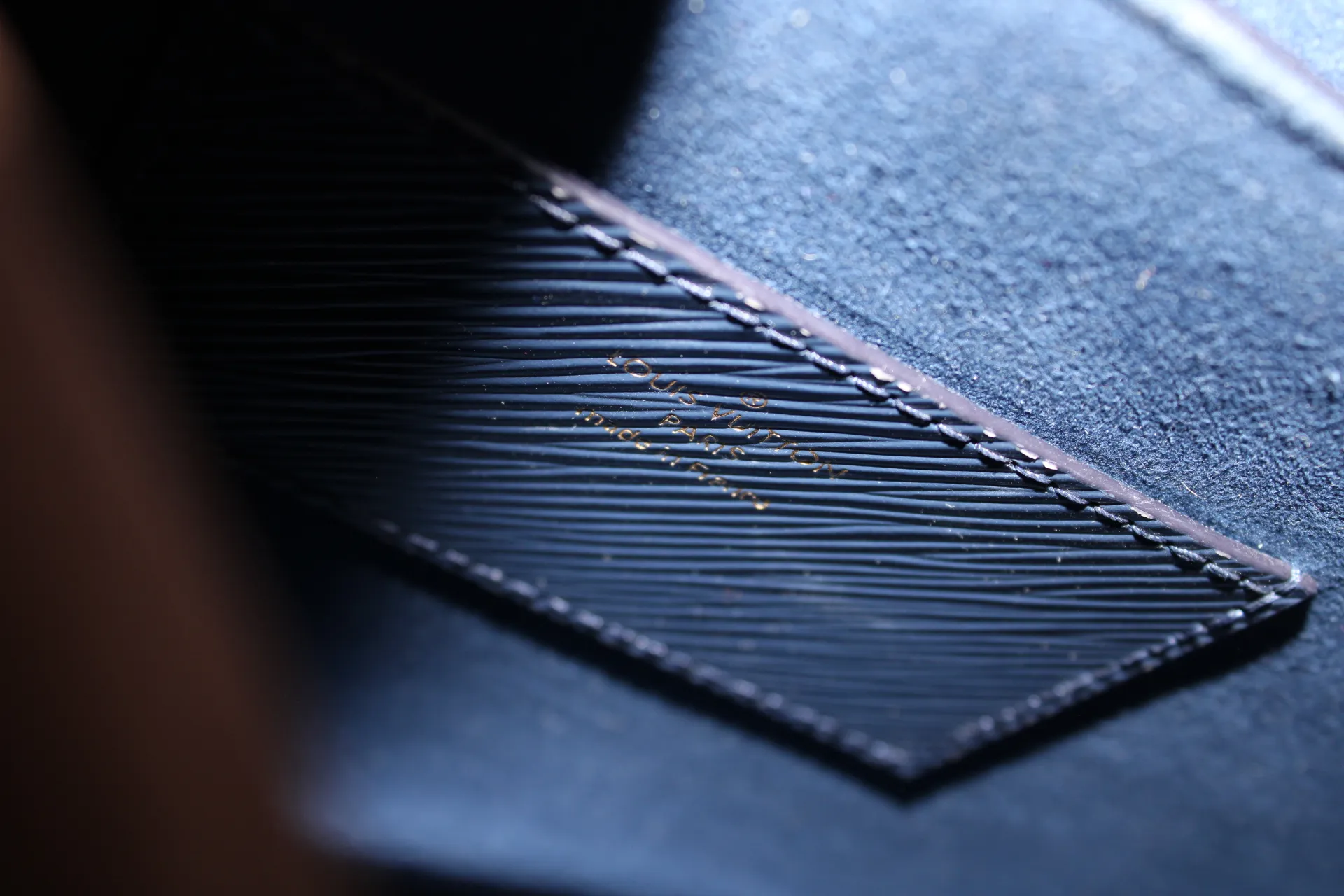 Louis Vuitton Twist MM Chain Bag Louis Vuitton Twist MM Chain Bag