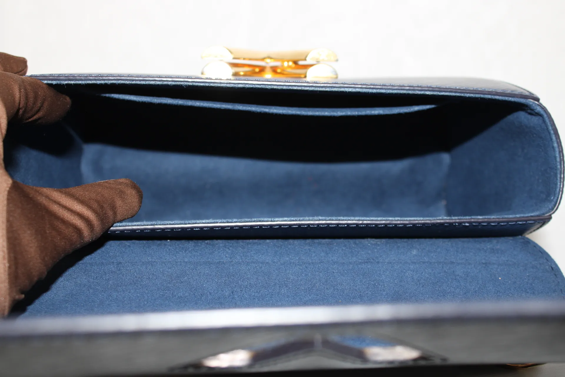 Louis Vuitton Twist MM Chain Bag Louis Vuitton Twist MM Chain Bag