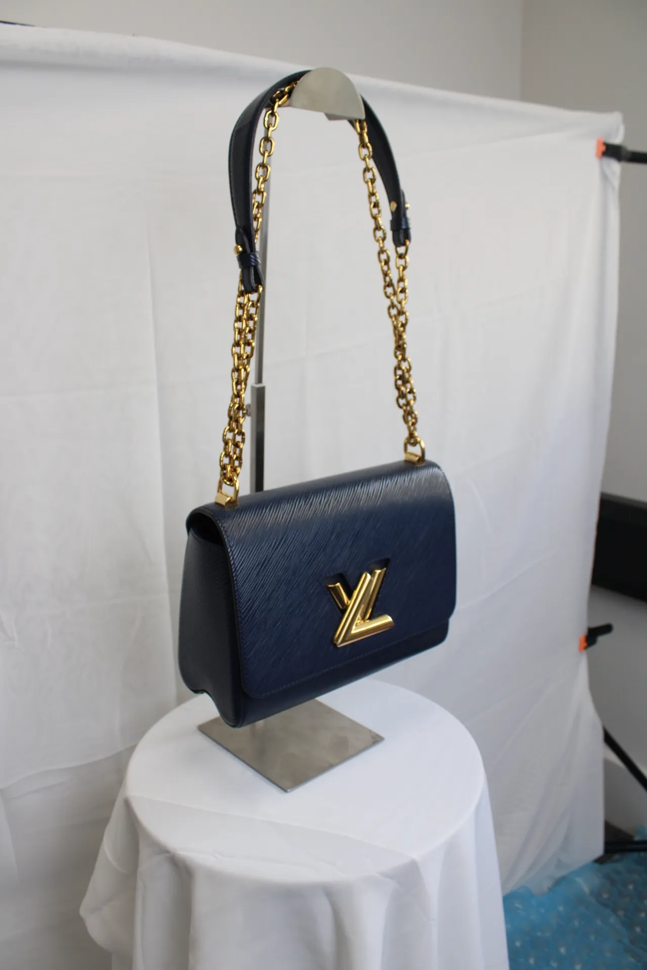 Louis Vuitton Twist MM Chain Bag Louis Vuitton Twist MM Chain Bag