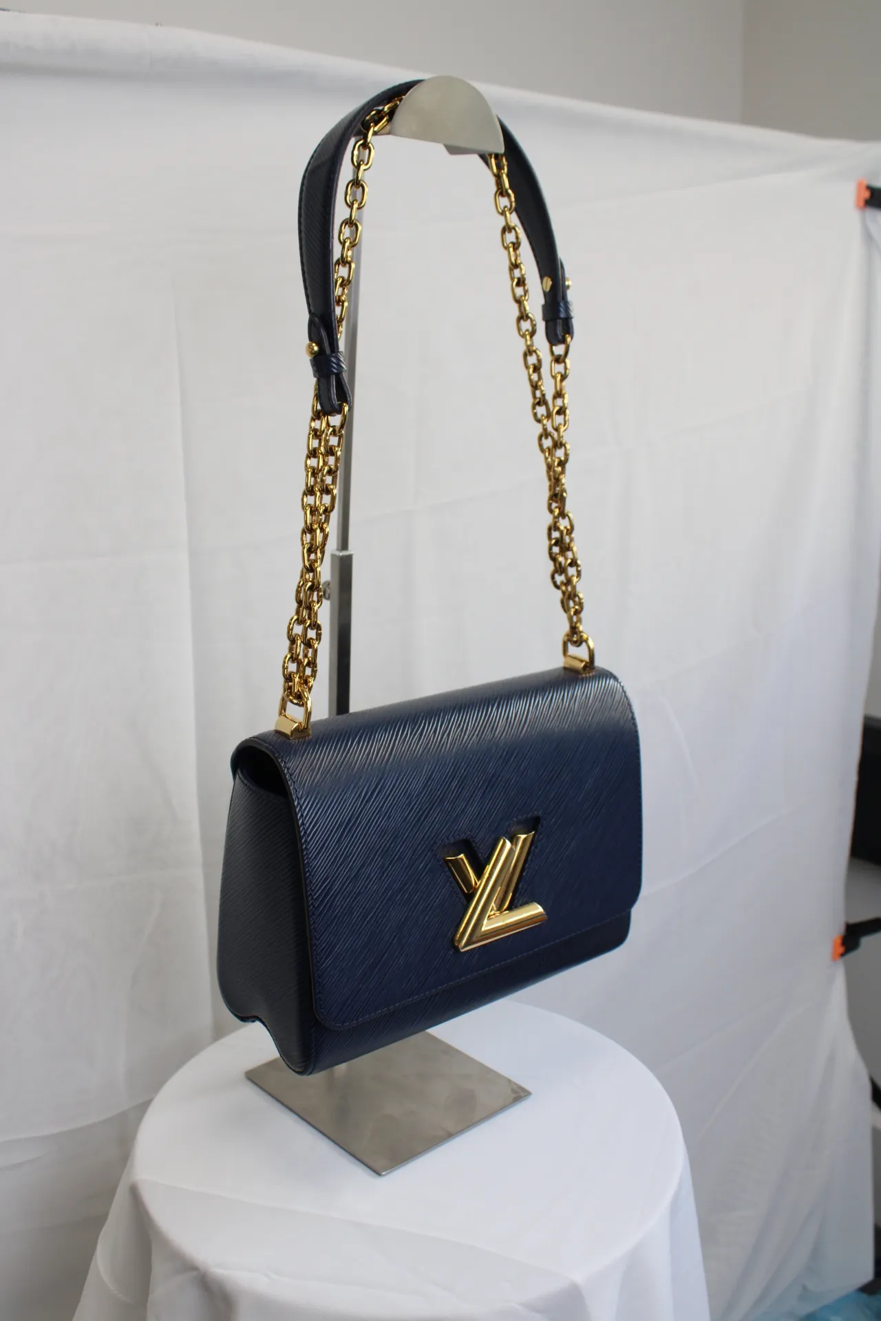 Louis Vuitton Twist MM Chain Bag Louis Vuitton Twist MM Chain Bag