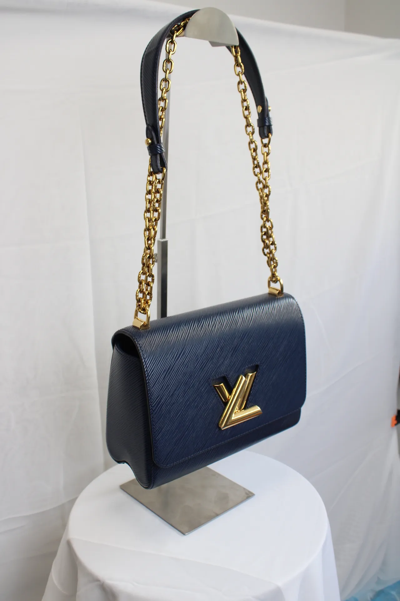 Louis Vuitton Twist MM Chain Bag Louis Vuitton Twist MM Chain Bag