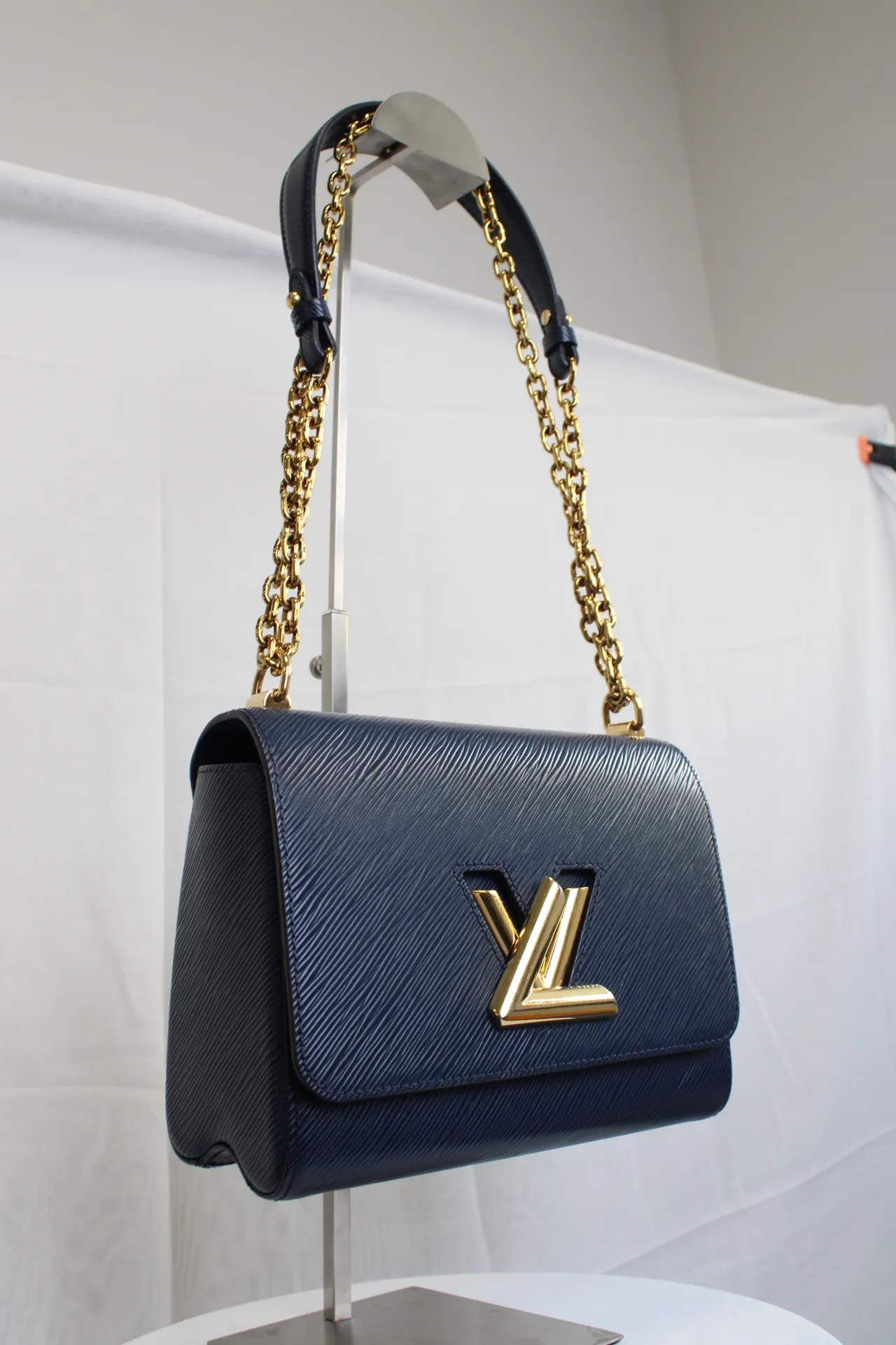 Louis Vuitton Twist MM Chain Bag Louis Vuitton Twist MM Chain Bag