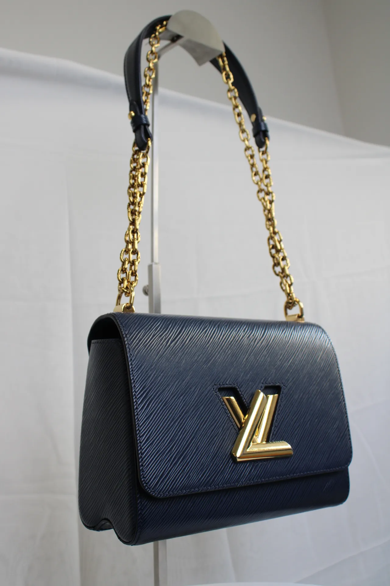 Louis Vuitton Twist MM Chain Bag Louis Vuitton Twist MM Chain Bag