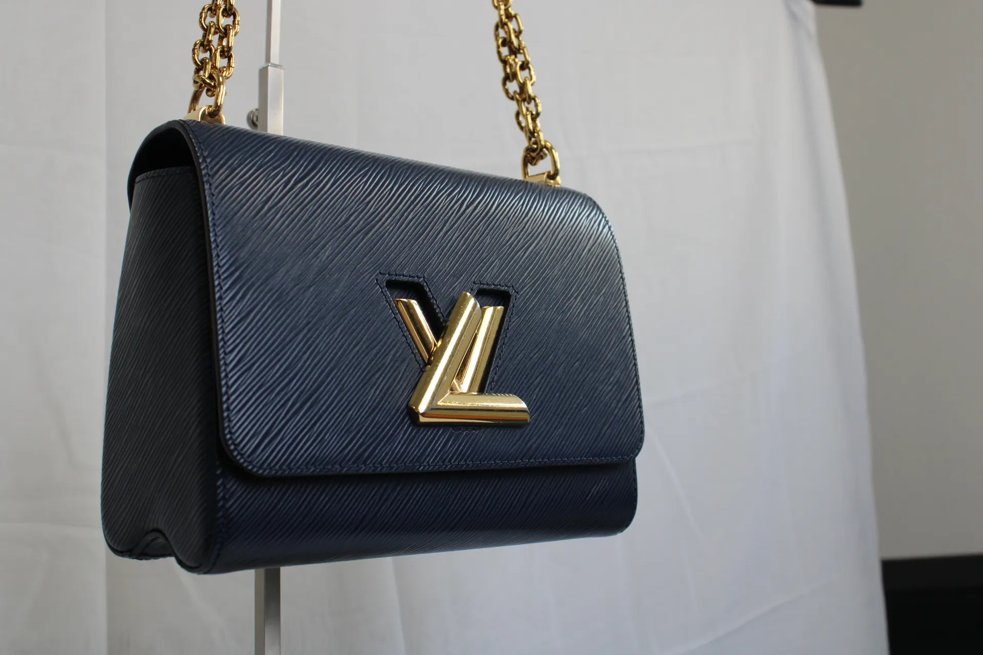 Louis Vuitton Twist MM Chain Bag Louis Vuitton Twist MM Chain Bag