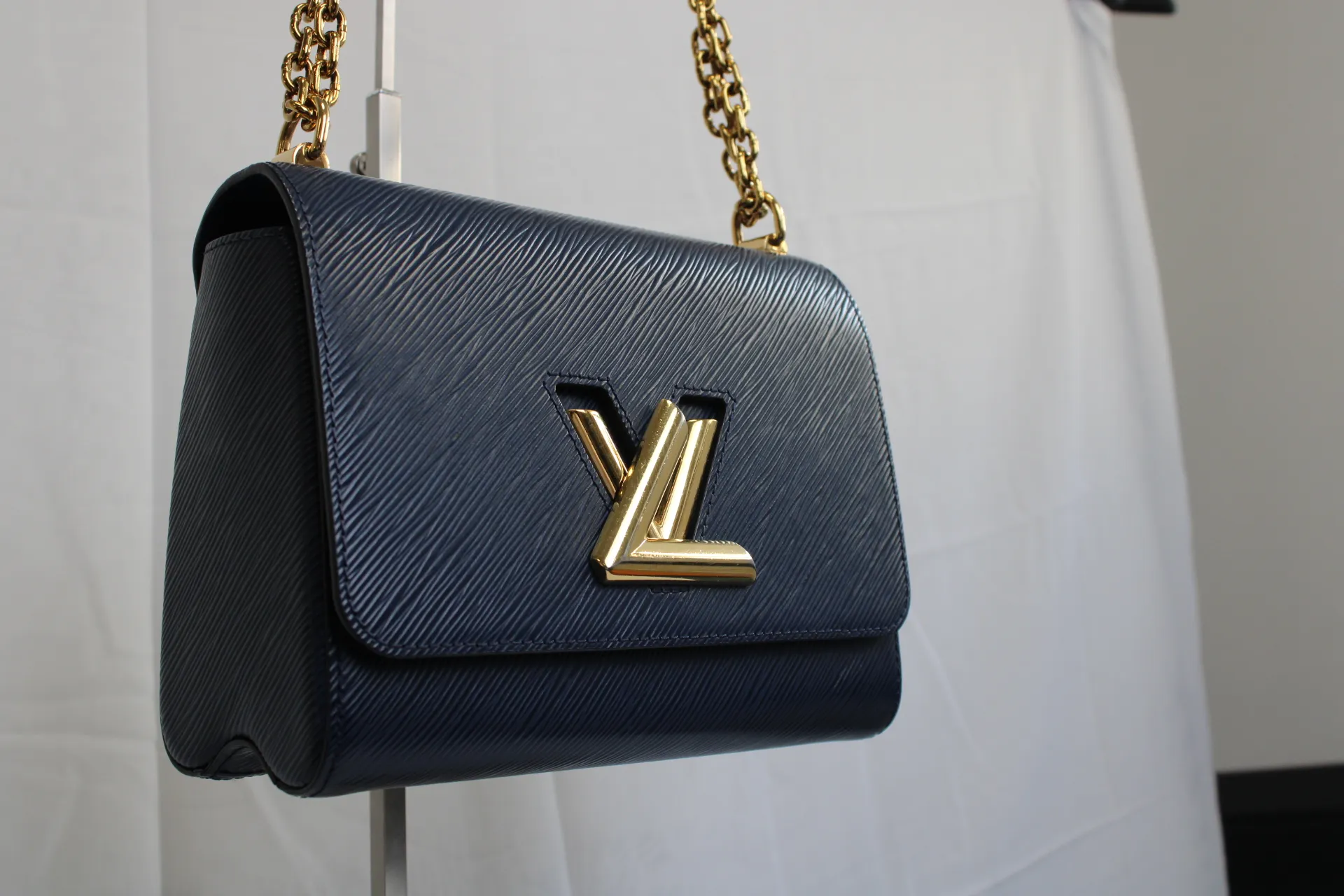 Louis Vuitton Twist MM Chain Bag Louis Vuitton Twist MM Chain Bag