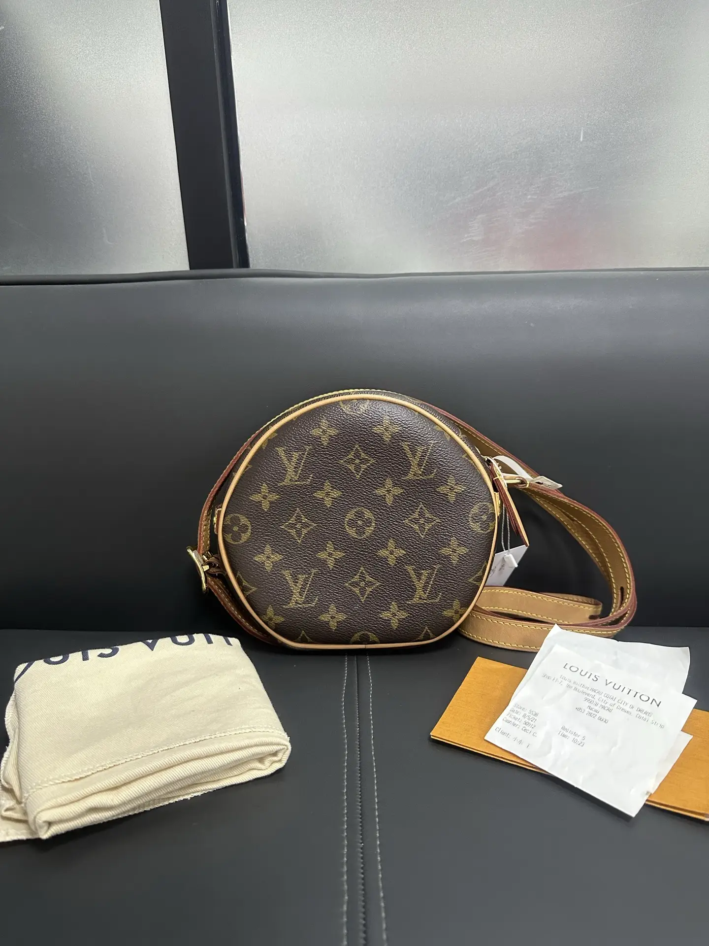 Louis Vuitton Brown Monogram Canvas Boite Chapeau Souple PM Shoulder Bag Louis Vuitton Brown Monogram Canvas Boite Chapeau Souple PM Shoulder Bag
