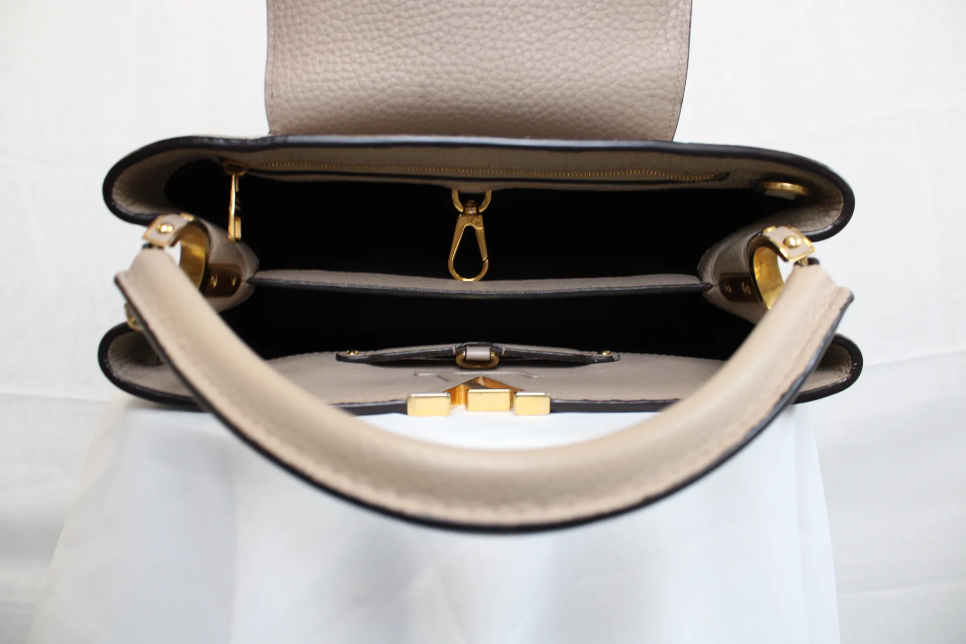 Louis Vuttion Capucines MM Louis Vuttion Capucines MM