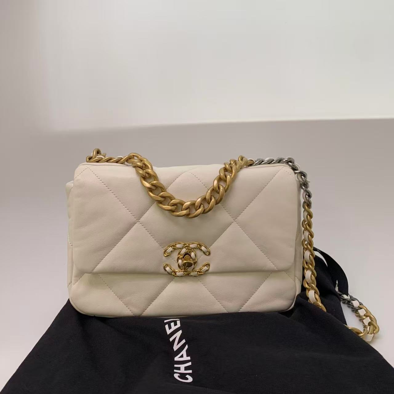 CHANEL 19 Flap White Bag