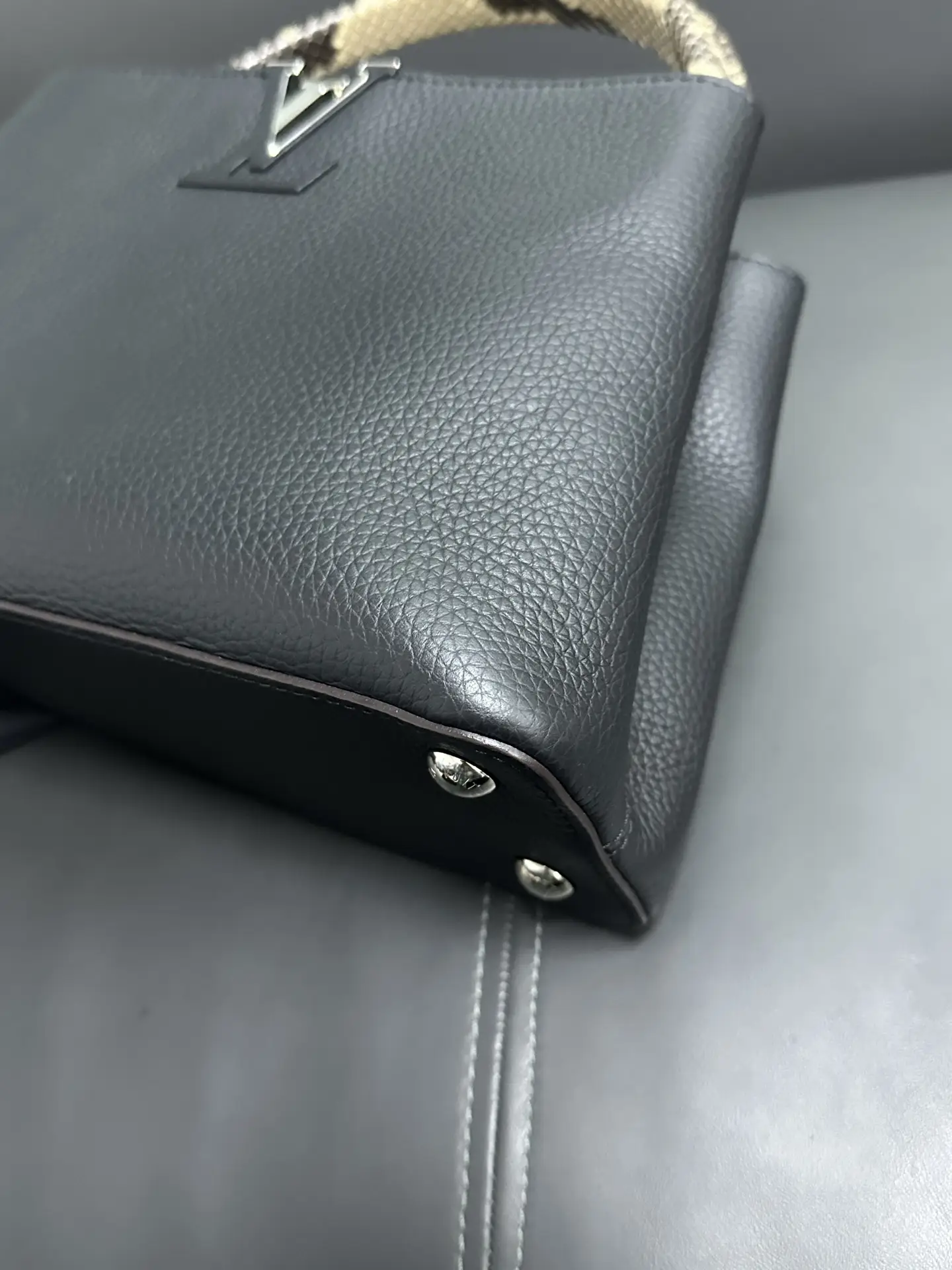 Louis Vuitton Capucines MM Black Leather & Python Top Handle Limited Edition Louis Vuitton Capucines MM Black Leather & Python Top Handle Limited Edition