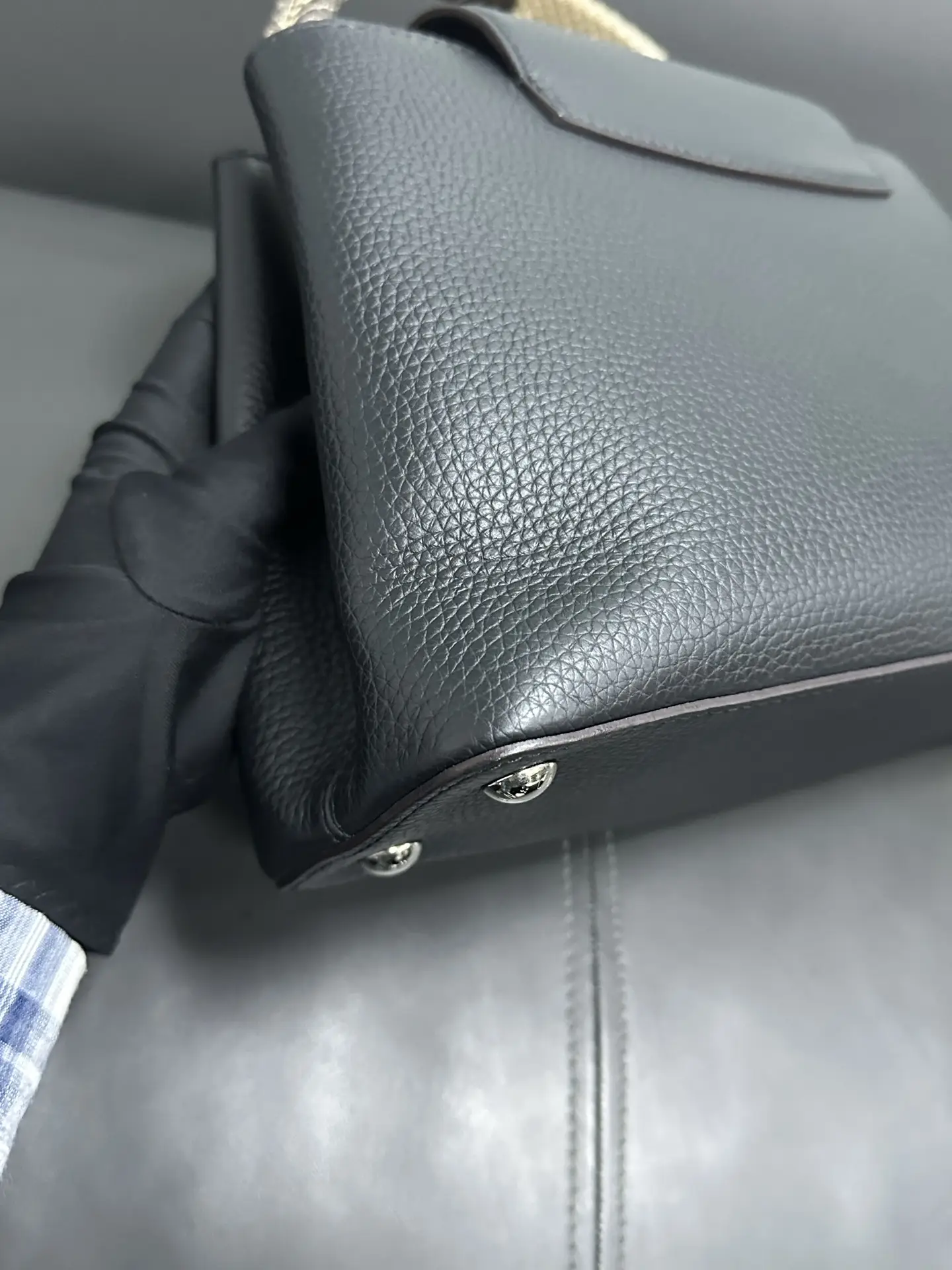 Louis Vuitton Capucines MM Black Leather & Python Top Handle Limited Edition Louis Vuitton Capucines MM Black Leather & Python Top Handle Limited Edition