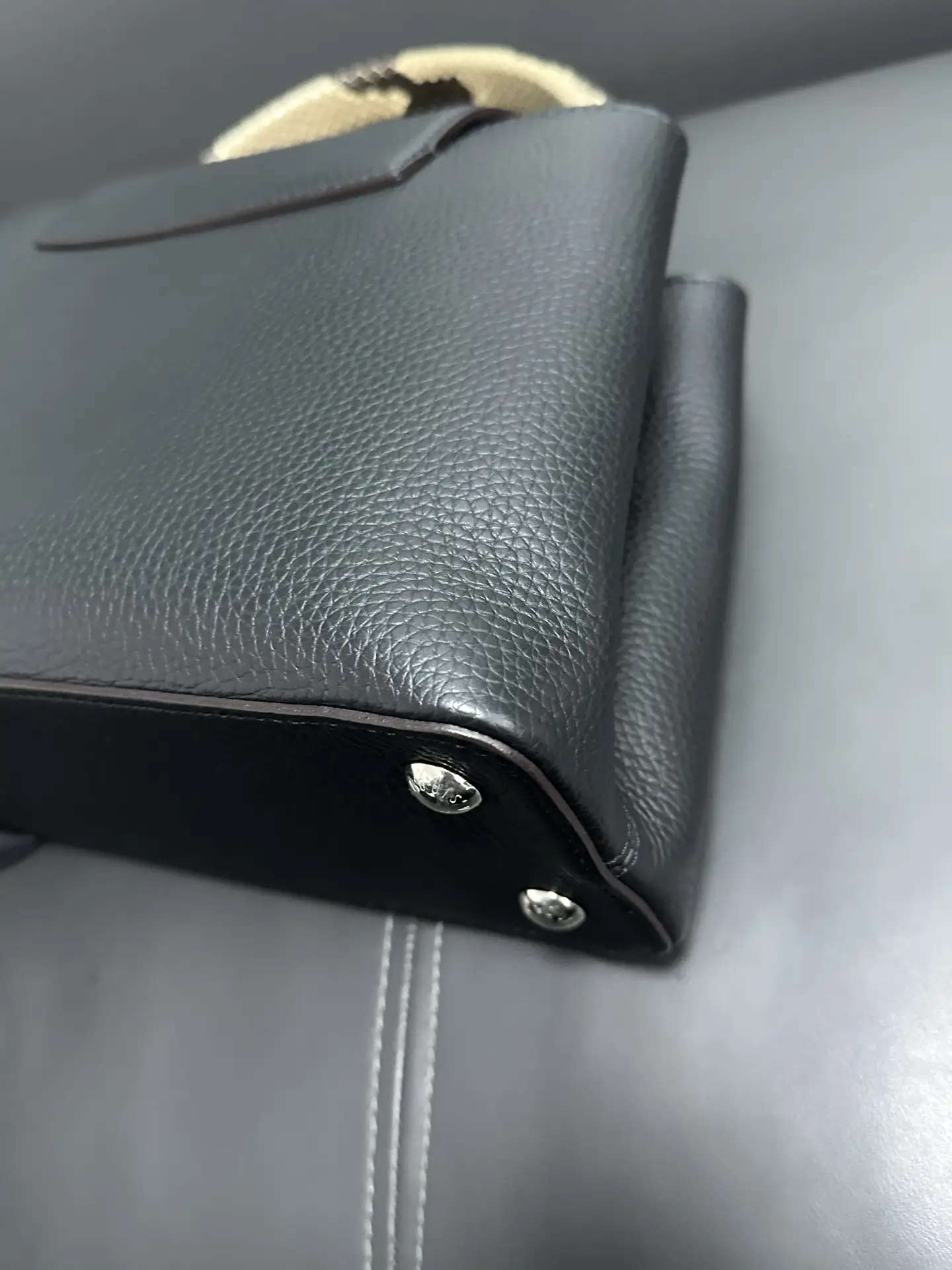 Louis Vuitton Capucines MM Black Leather & Python Top Handle Limited Edition Louis Vuitton Capucines MM Black Leather & Python Top Handle Limited Edition