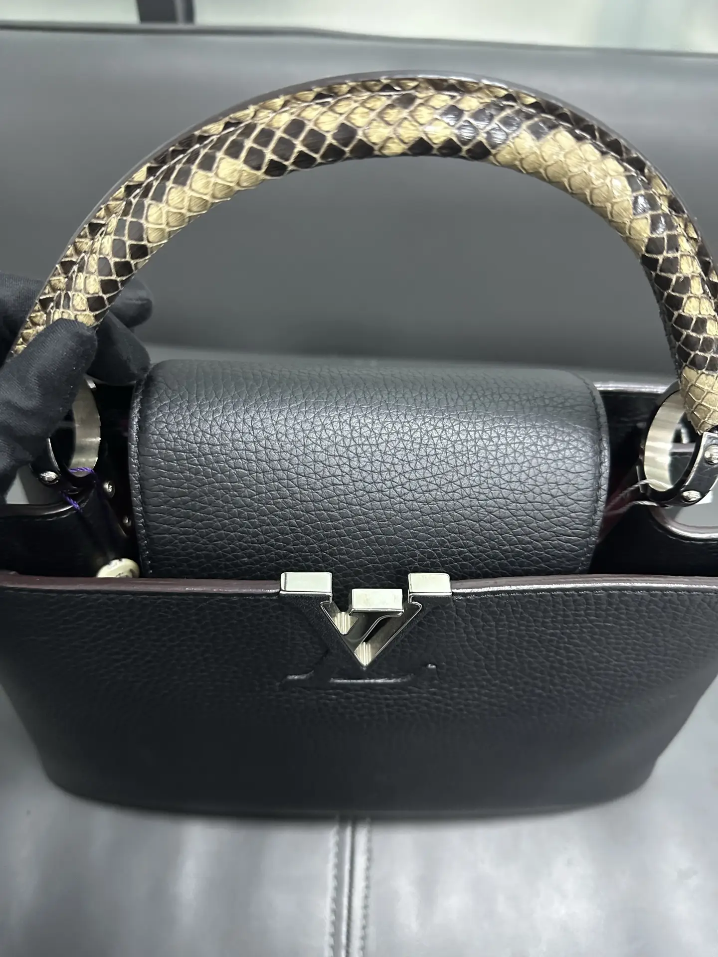 Louis Vuitton Capucines MM Black Leather & Python Top Handle Limited Edition Louis Vuitton Capucines MM Black Leather & Python Top Handle Limited Edition