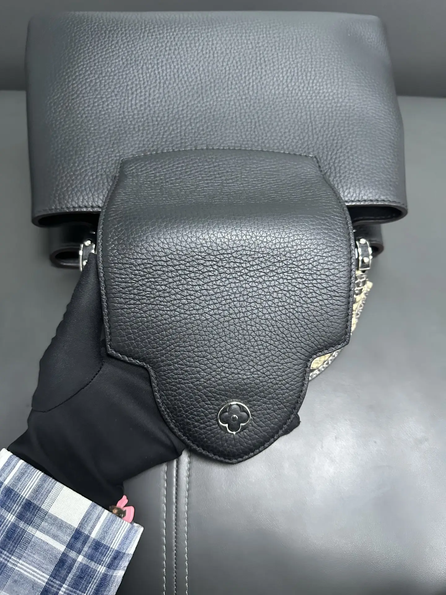 Louis Vuitton Capucines MM Black Leather & Python Top Handle Limited Edition Louis Vuitton Capucines MM Black Leather & Python Top Handle Limited Edition