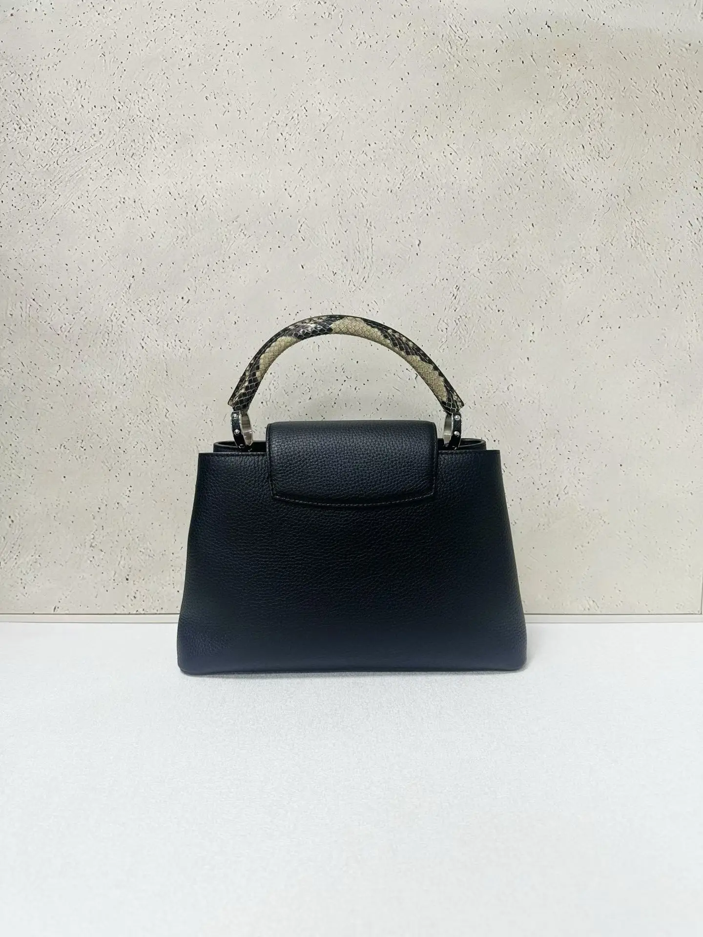 Louis Vuitton Capucines MM Black Leather & Python Top Handle Limited Edition Louis Vuitton Capucines MM Black Leather & Python Top Handle Limited Edition