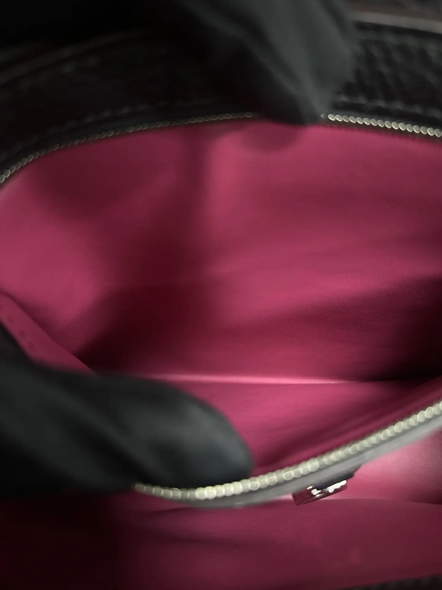 Louis Vuitton Capucines MM Black Leather & Python Top Handle Limited Edition Louis Vuitton Capucines MM Black Leather & Python Top Handle Limited Edition