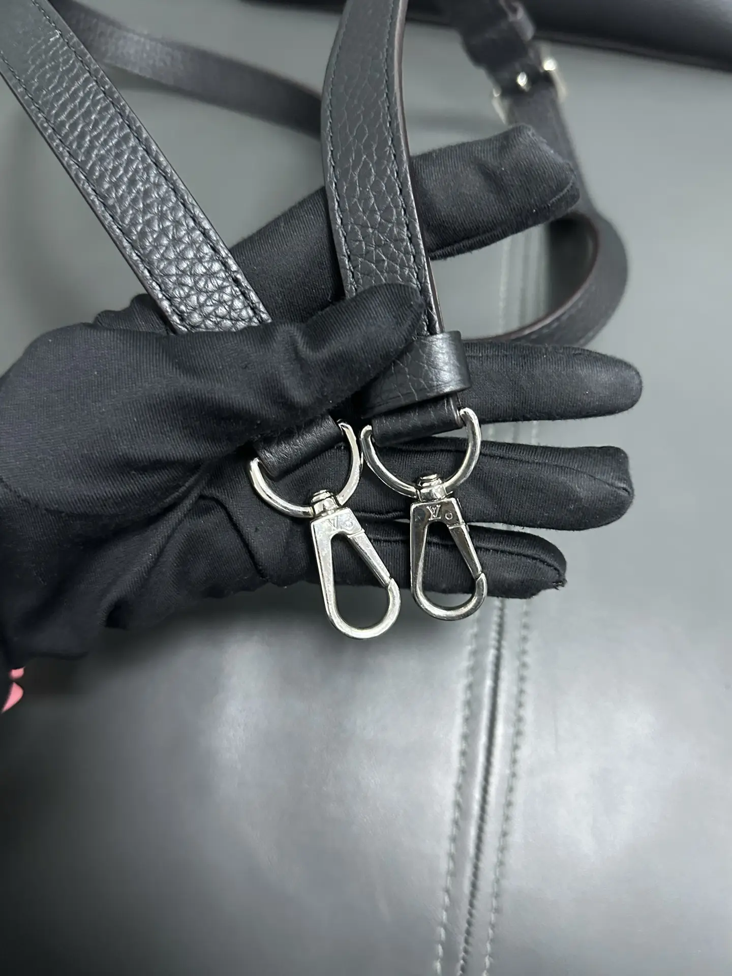 Louis Vuitton Capucines MM Black Leather & Python Top Handle Limited Edition Louis Vuitton Capucines MM Black Leather & Python Top Handle Limited Edition