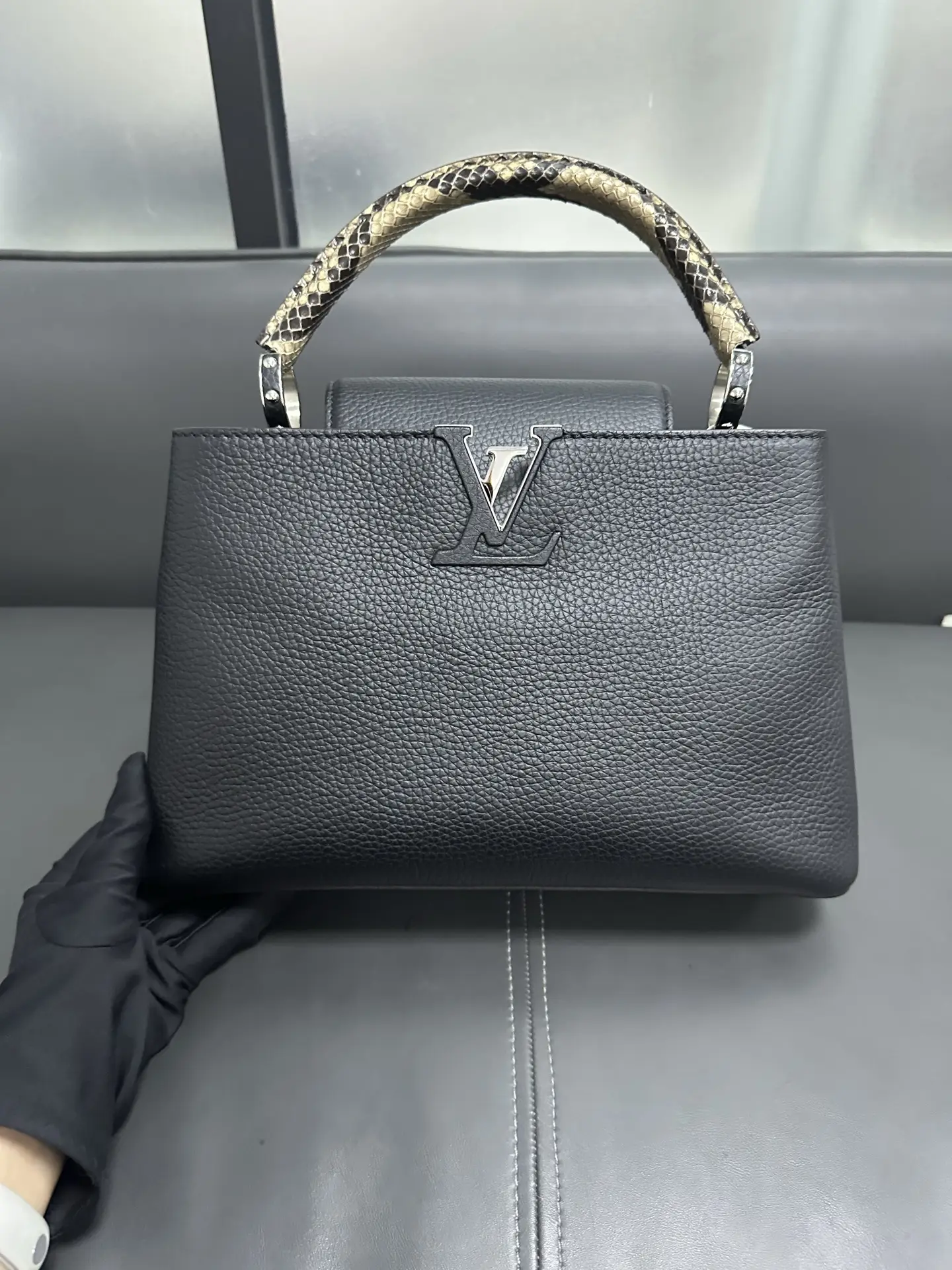 Louis Vuitton Capucines MM Black Leather & Python Top Handle Limited Edition Louis Vuitton Capucines MM Black Leather & Python Top Handle Limited Edition