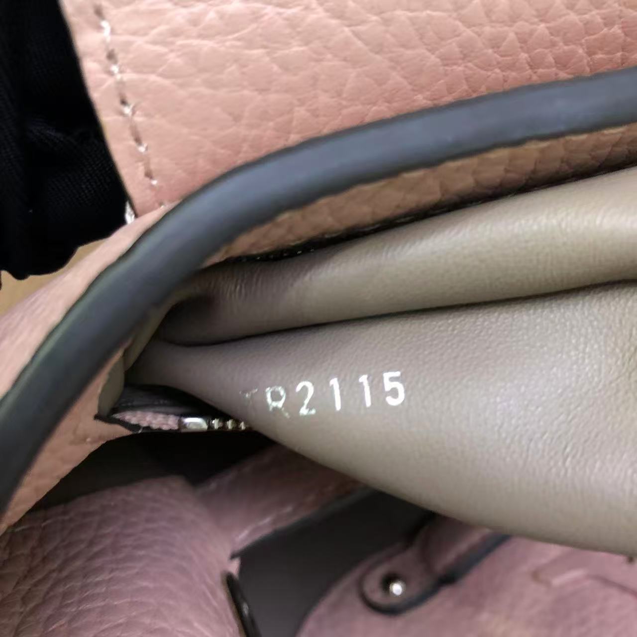 Louis Vuitton Capucines MM Pink Gelato & Python Top Handle Louis Vuitton Capucines MM Pink Gelato & Python Top Handle