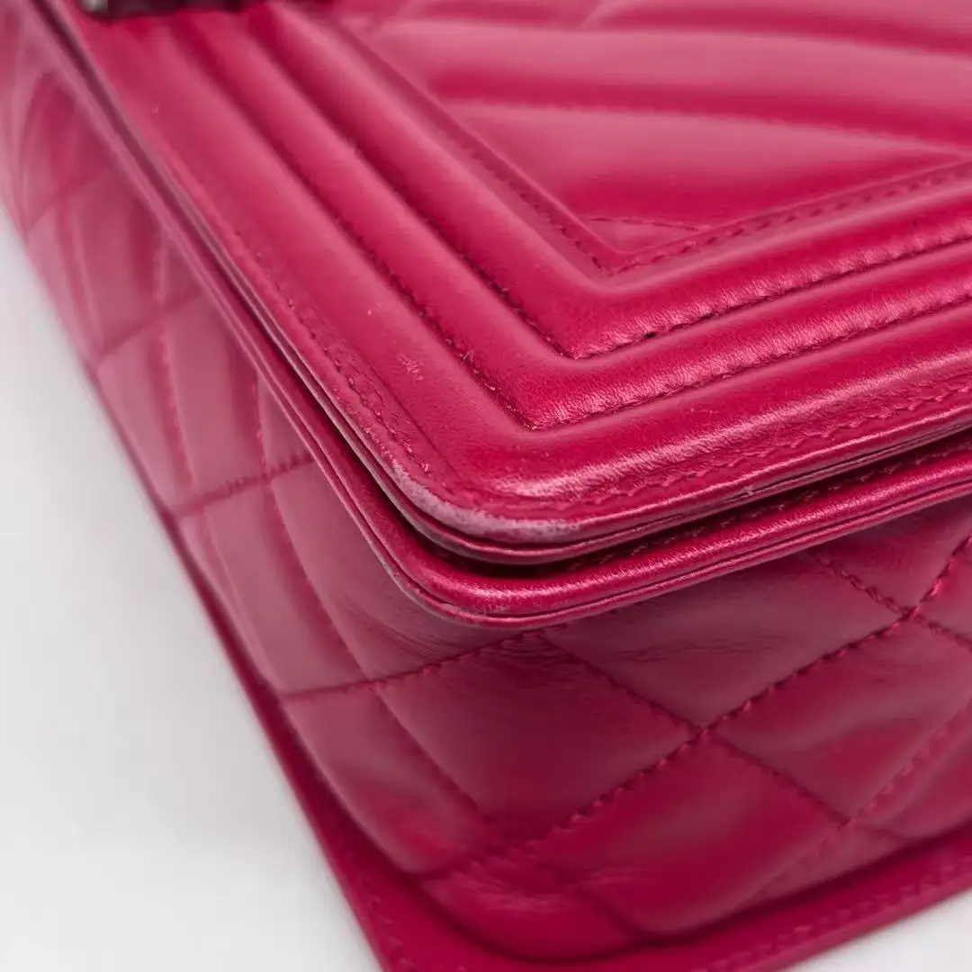 CHANEL Medium Boy Bag Pink Quilted Calfskin CHANEL Medium Boy Bag Pink Quilted Calfskin