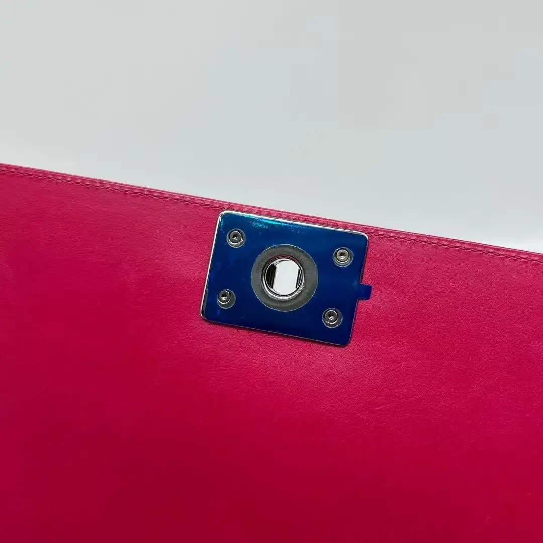 CHANEL Medium Boy Bag Pink Quilted Calfskin CHANEL Medium Boy Bag Pink Quilted Calfskin