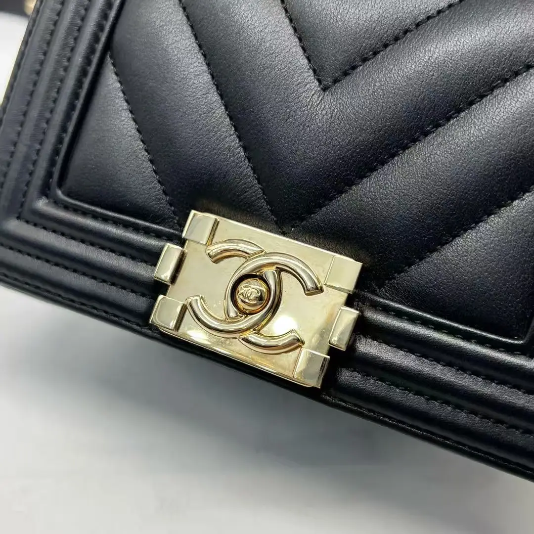 Chanel Black Caviar Leather Chevron Quilted Small Boy Bag Chanel Black Caviar Leather Chevron Quilted Small Boy Bag