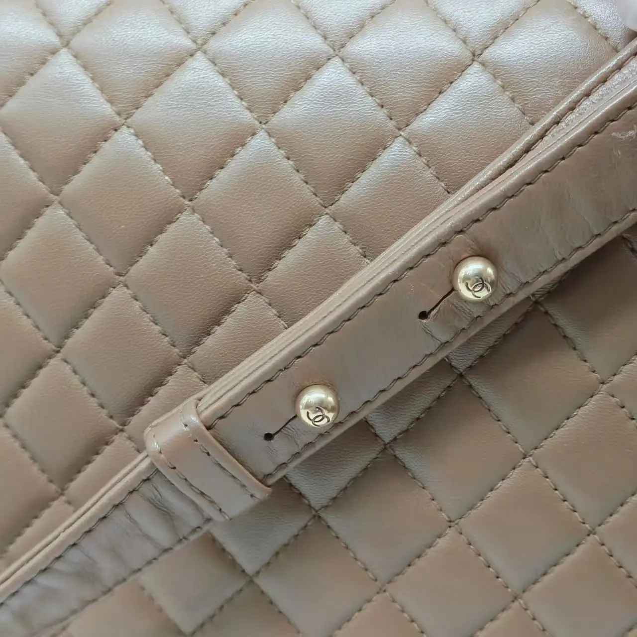 CHANEL Medium Boy Bag Beige Lambskin Gold Hardware CHANEL Medium Boy Bag Beige Lambskin Gold Hardware