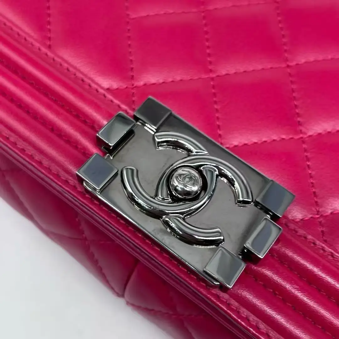 CHANEL Medium Boy Bag Pink Quilted Calfskin CHANEL Medium Boy Bag Pink Quilted Calfskin