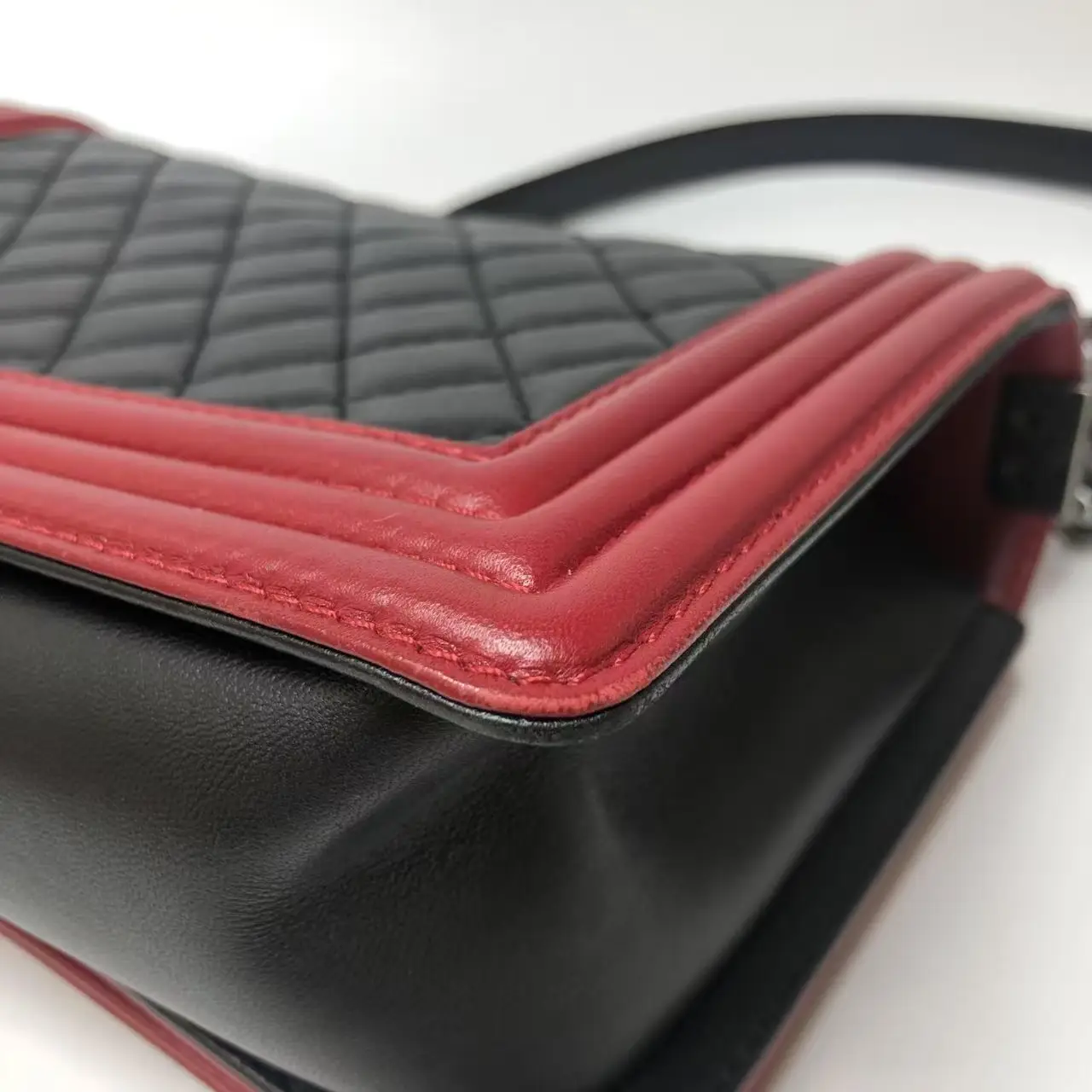 Chanel Black Red Bicolour Quilted Leather Medium Boy Bag Chanel Black Red Bicolour Quilted Leather Medium Boy Bag