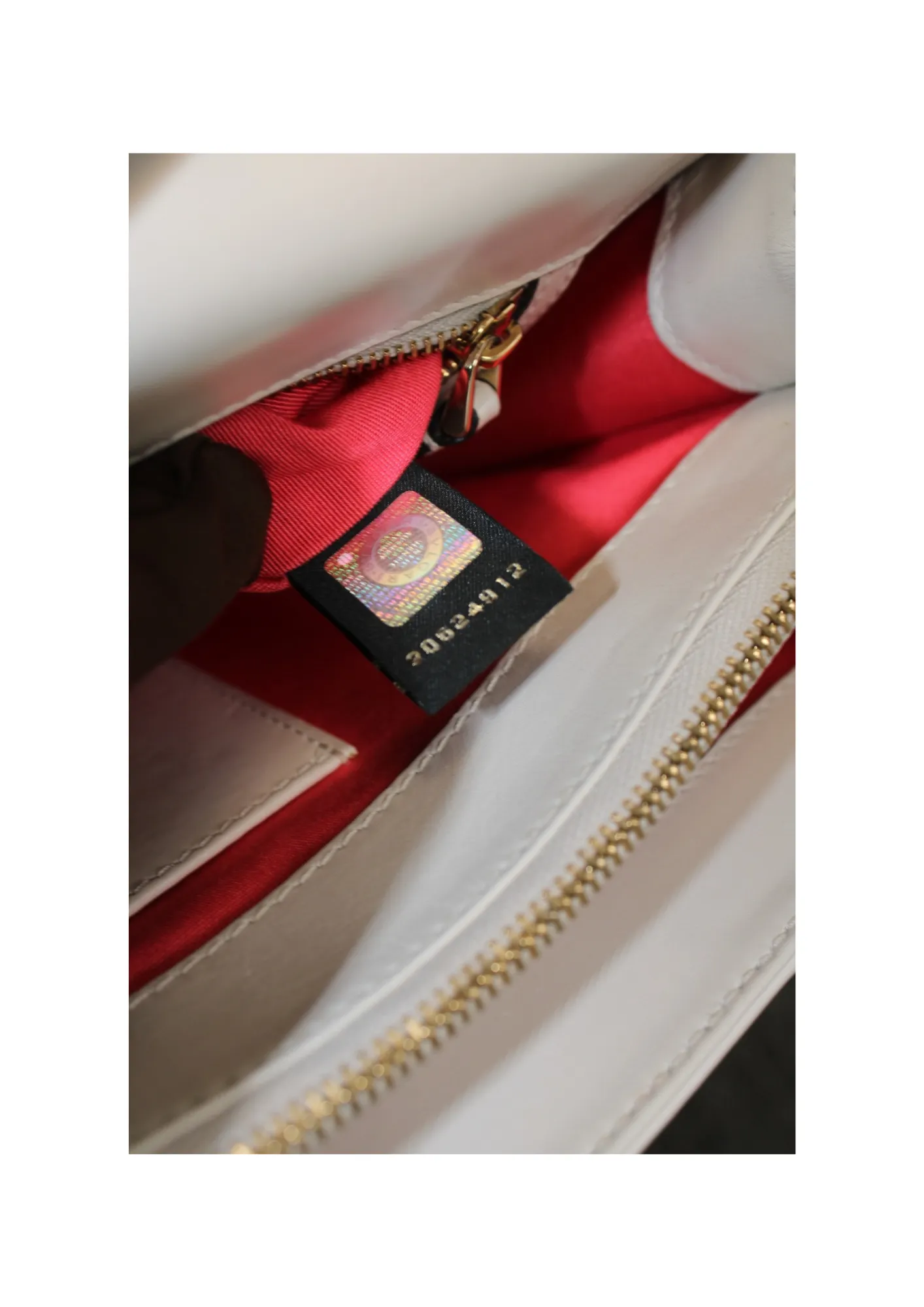 BVLGARI White Leather Medium Serpenti Forever Flap Shoulder Bag BVLGARI White Leather Medium Serpenti Forever Flap Shoulder Bag